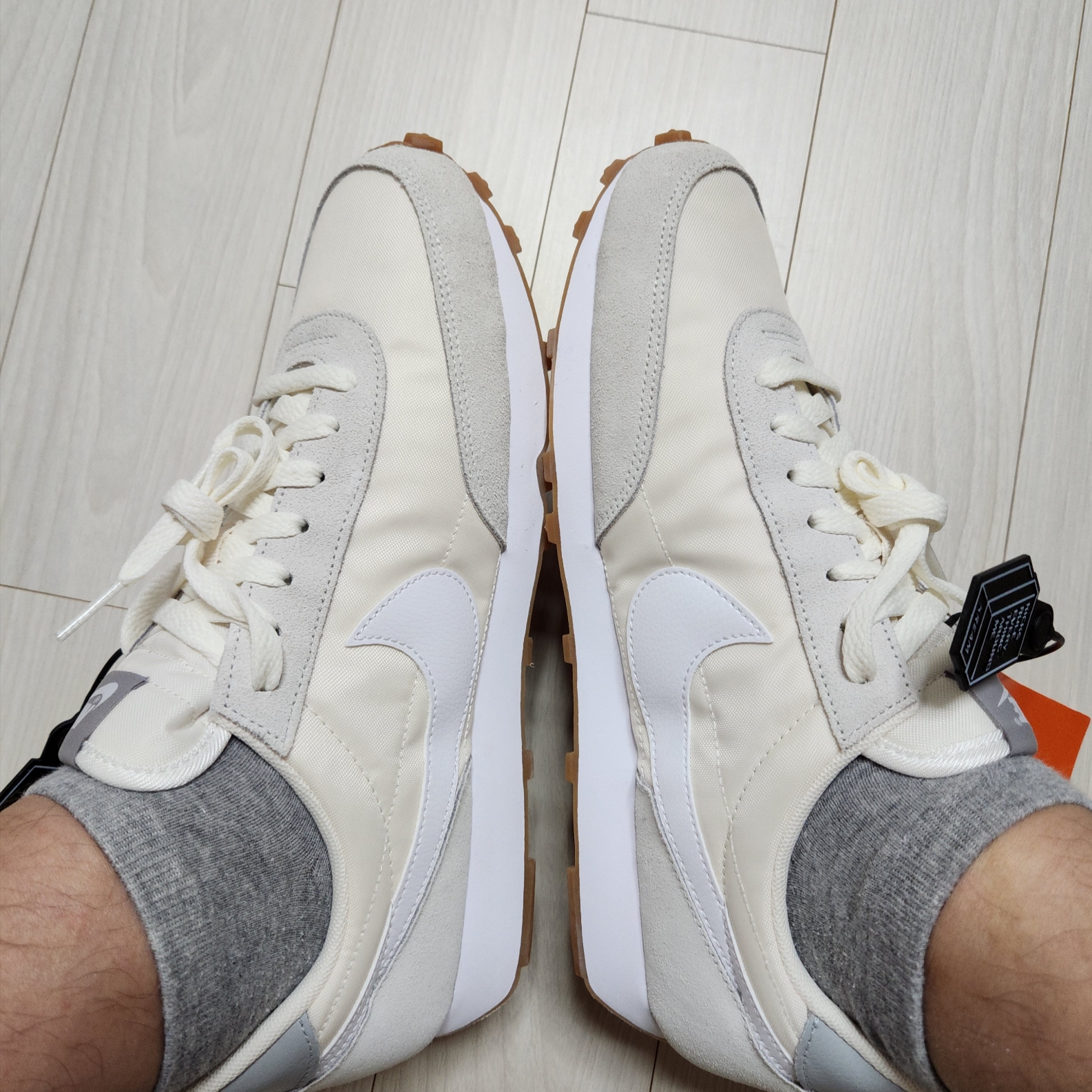 (W) Nike Daybreak Summit White 착용 스타일