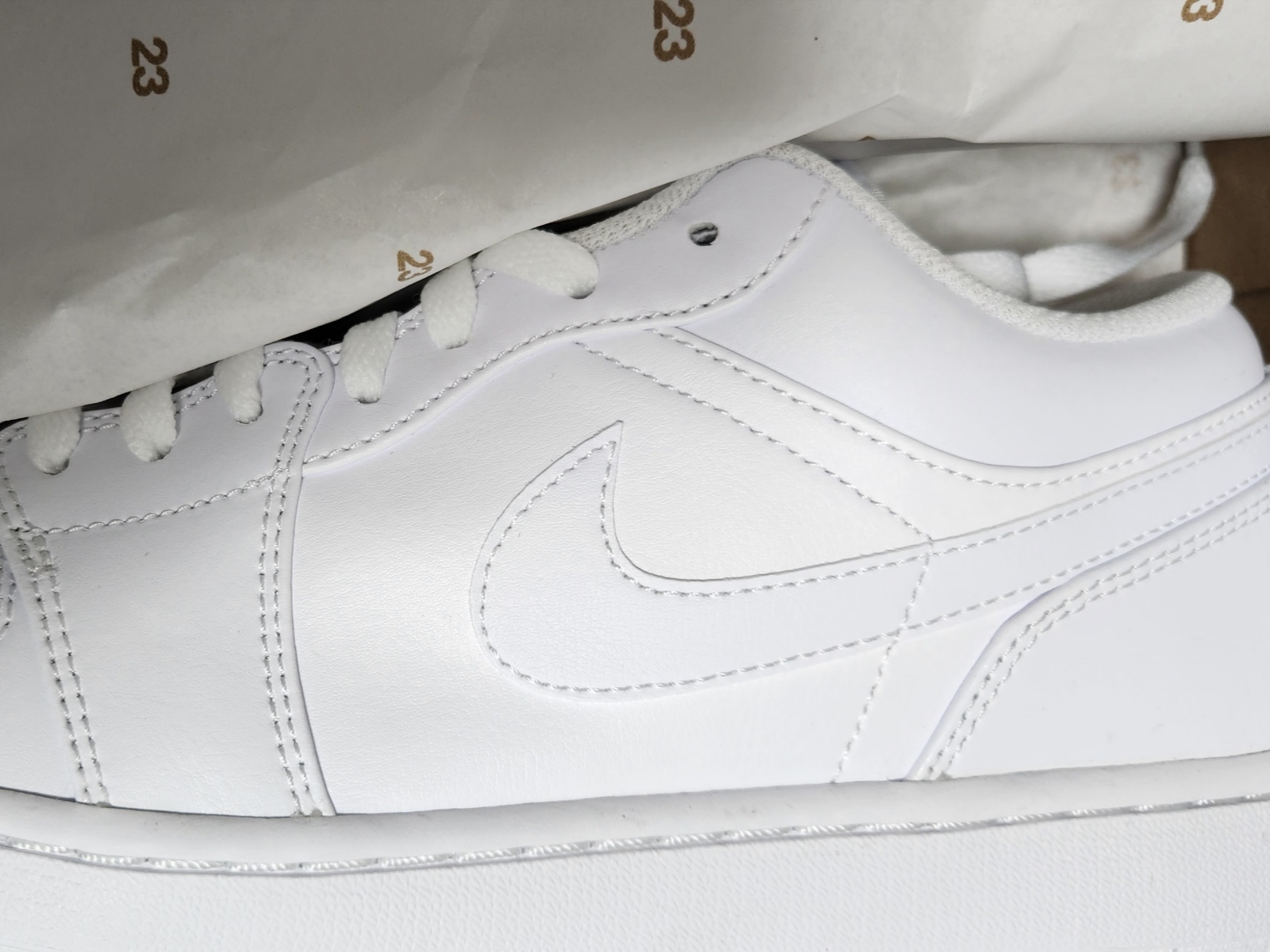 Jordan 1 Low Triple White 착용 스타일