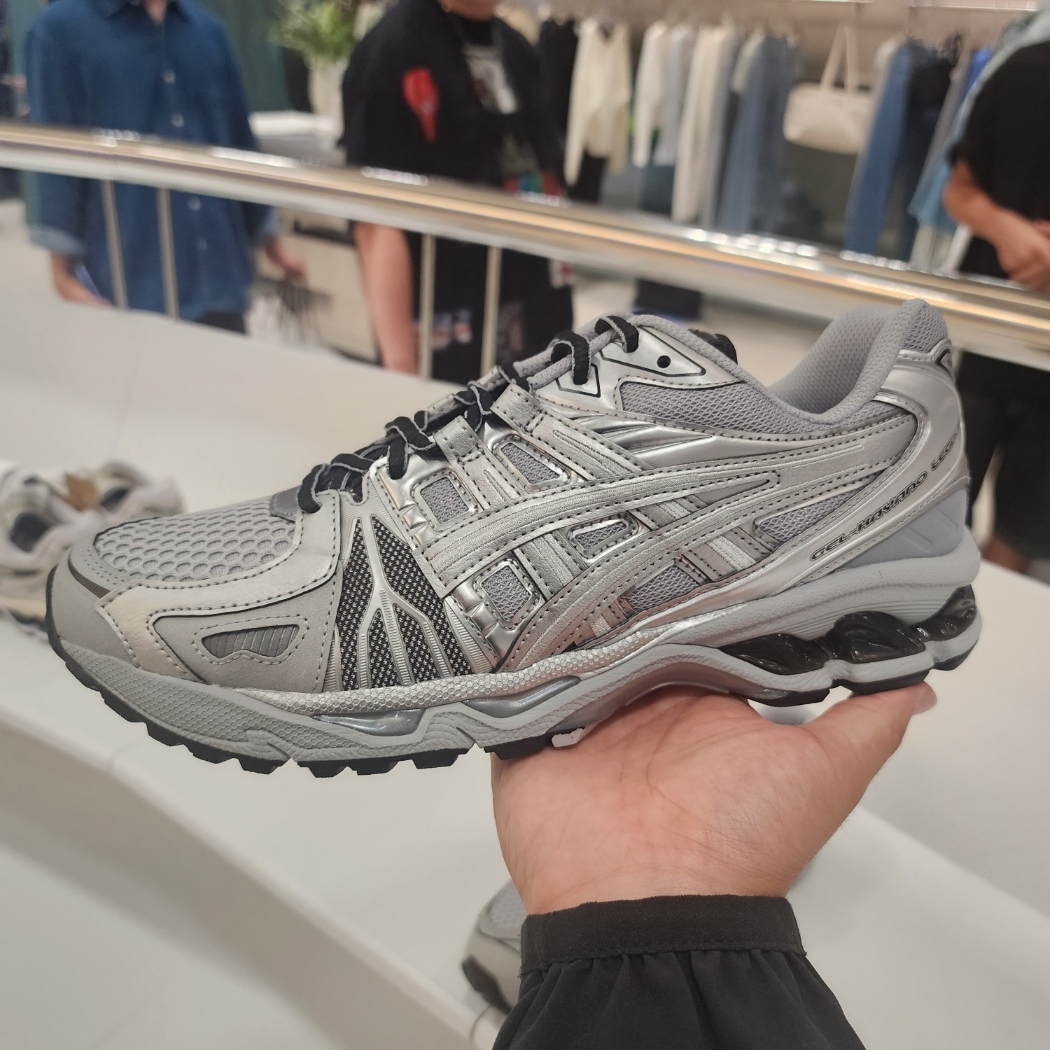Asics Gel-Kayano Legacy Pure Silver 착용 스타일 - 2