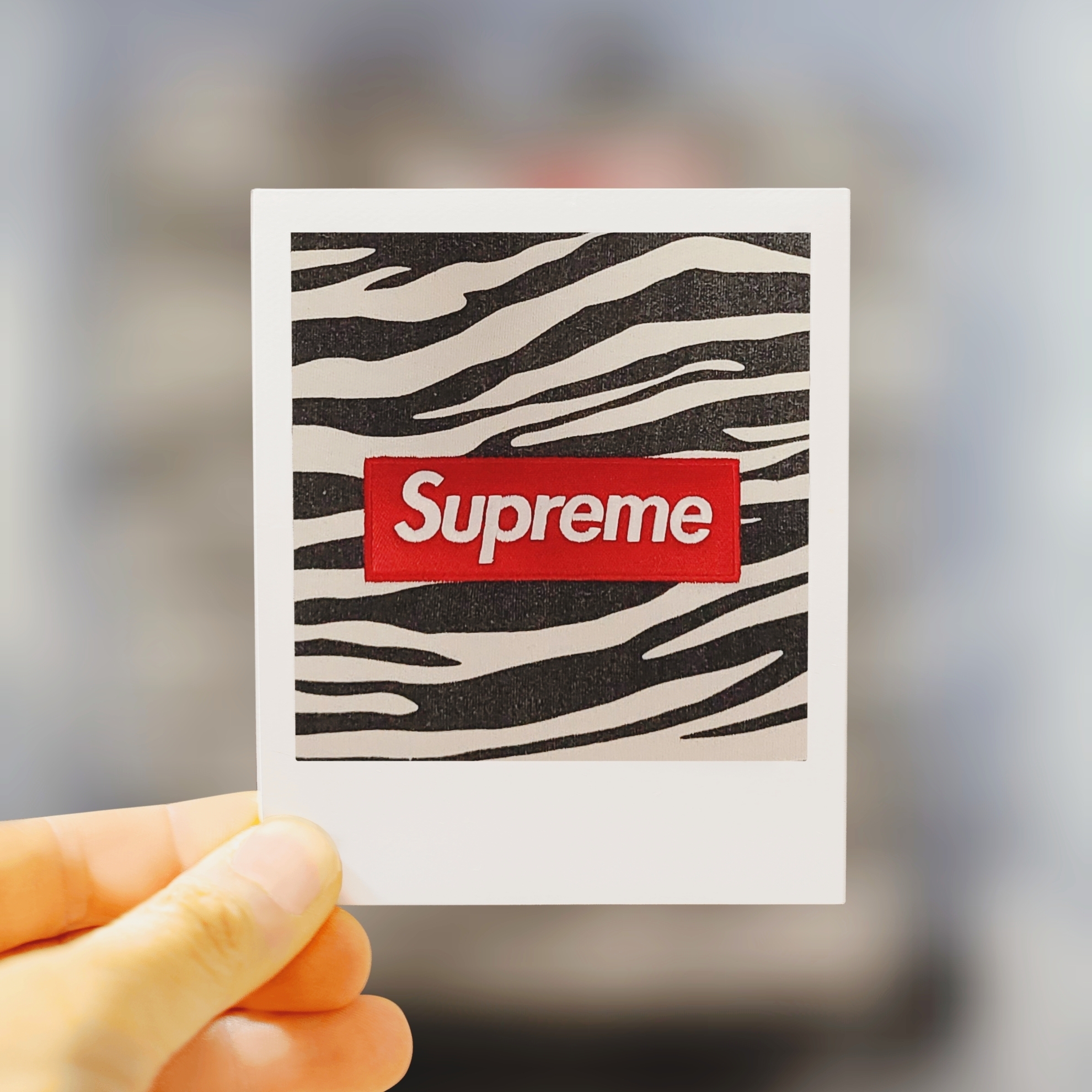 Supreme Box Logo Crewneck Zebra - 22FW 착용 스타일 - 1