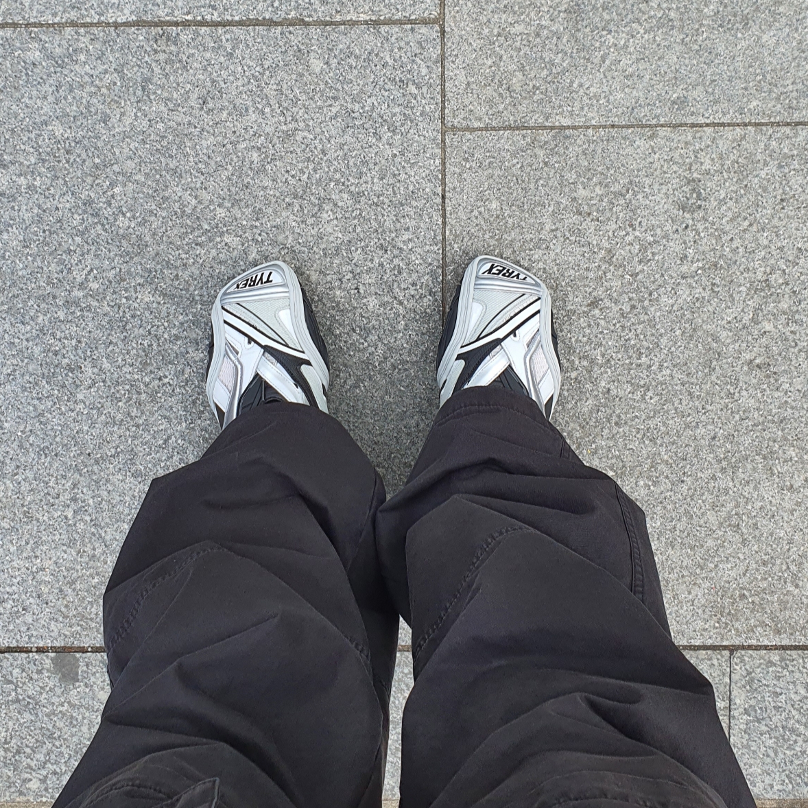 Balenciaga Tyrex Sneakers Black Grey 착용 스타일