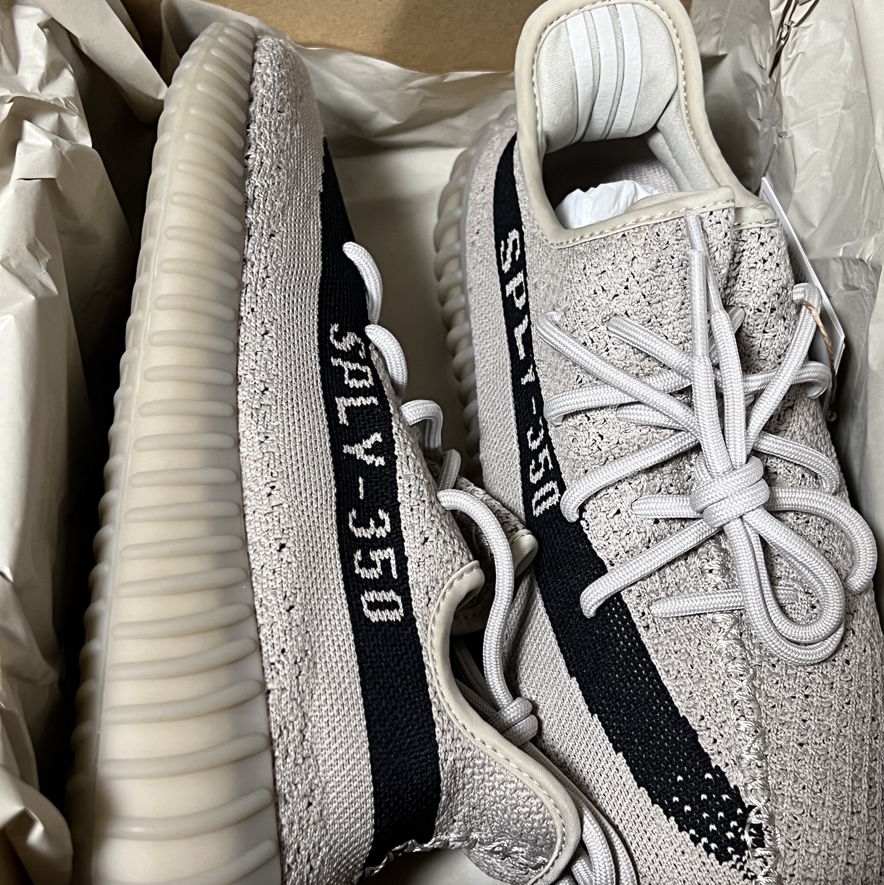 Adidas Yeezy Boost 350 V2 Slate Core Black 2022/2023 착용 스타일