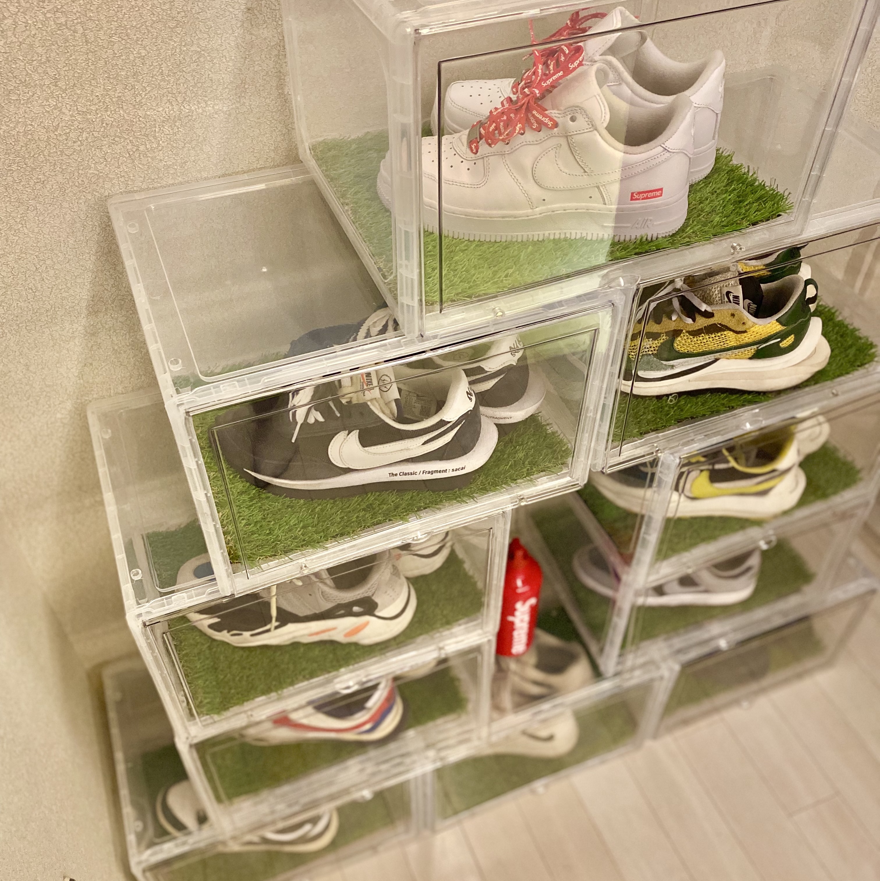 Nike x Sacai VaporWaffle Tour Yellow & Gorge Green Sail, Adidas Yeezy Boost 700 Wave Runner Solid Grey 2021/2022 착용 스타일