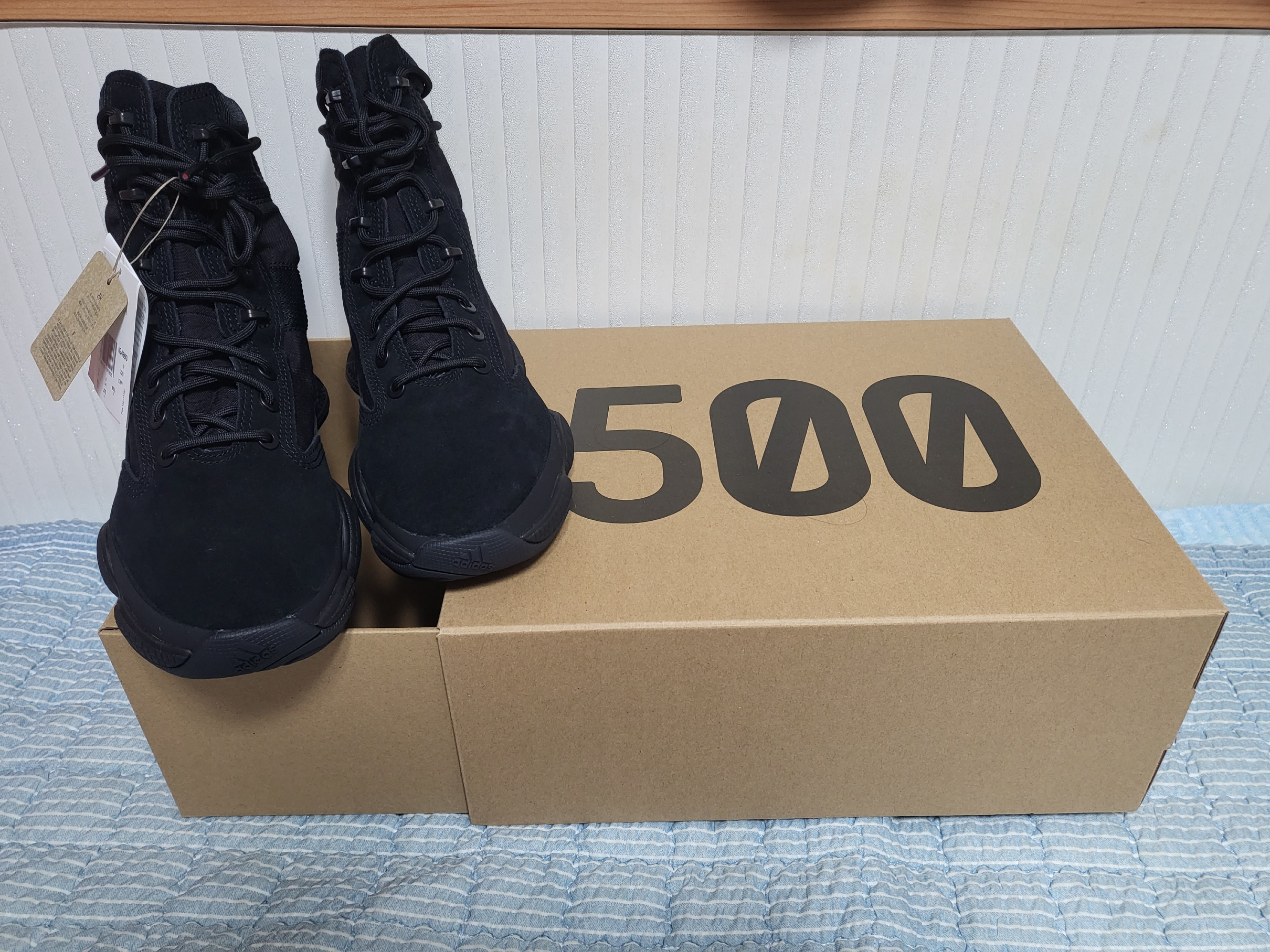 Adidas Yeezy 500 High Tactical Utility Black 착용 스타일