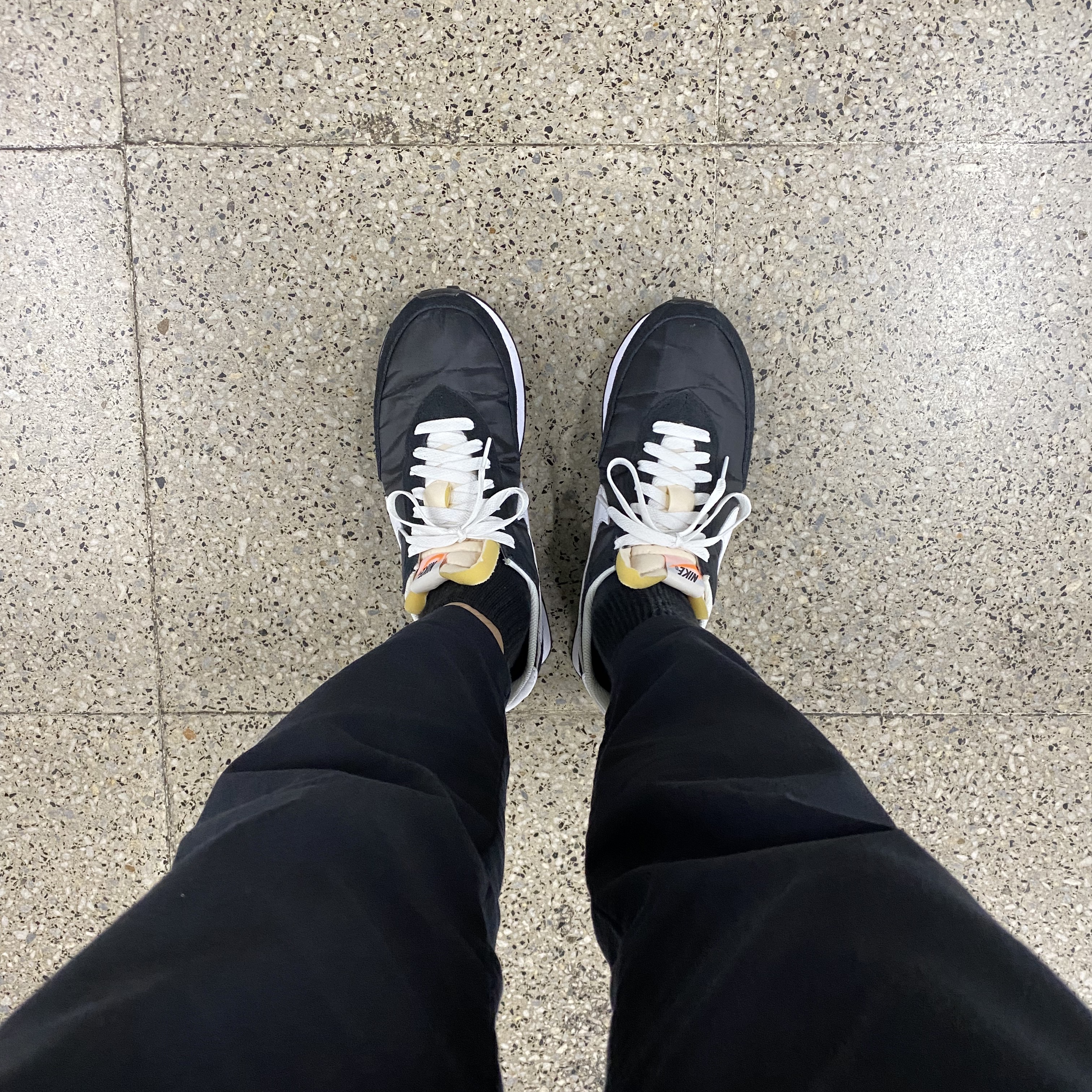 Nike Waffle Trainer 2 Black White 착용 스타일