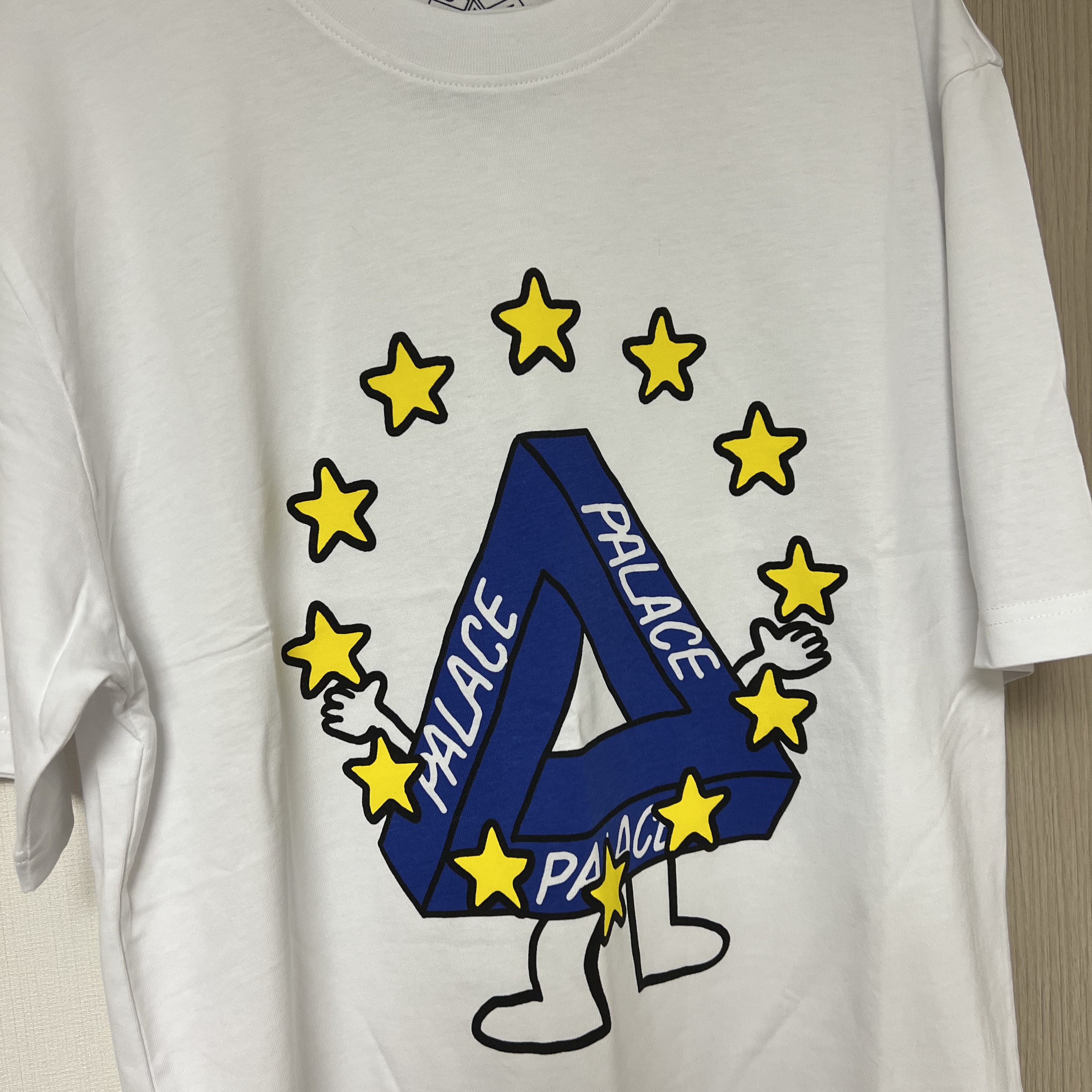 Maison Mihara Yasuhiro Wayne OG Sole Leather Low-top Sneakers Black White, Palace Missing EU T-Shirt White - 23SS 착용 스타일 - 2