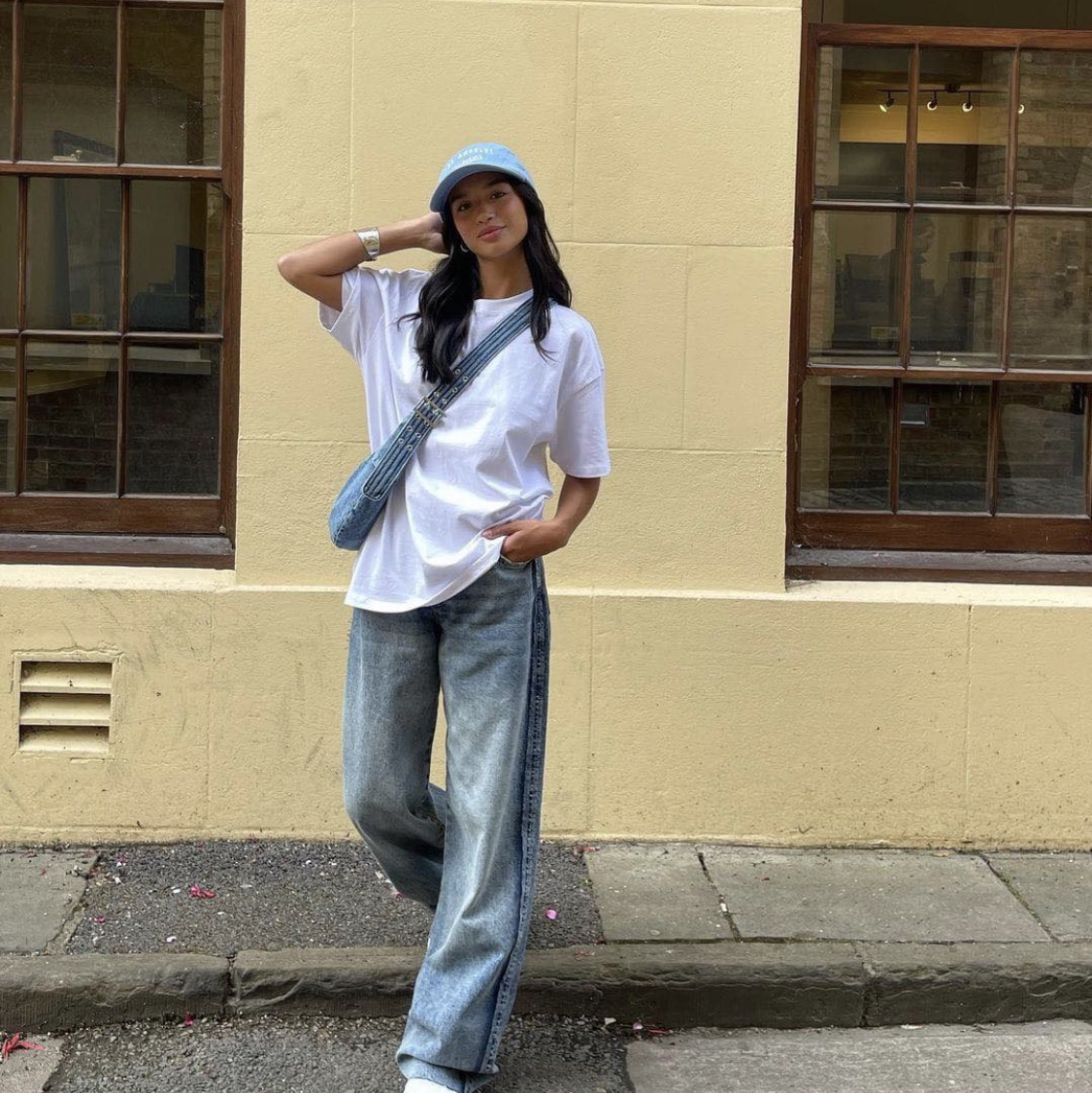 (W) Zara ZW Mid-Rise Baggy Cargo Jeans Light Blue, (W) Balenciaga Ankle Cut Jeans Light Blue 착용 스타일 - 2