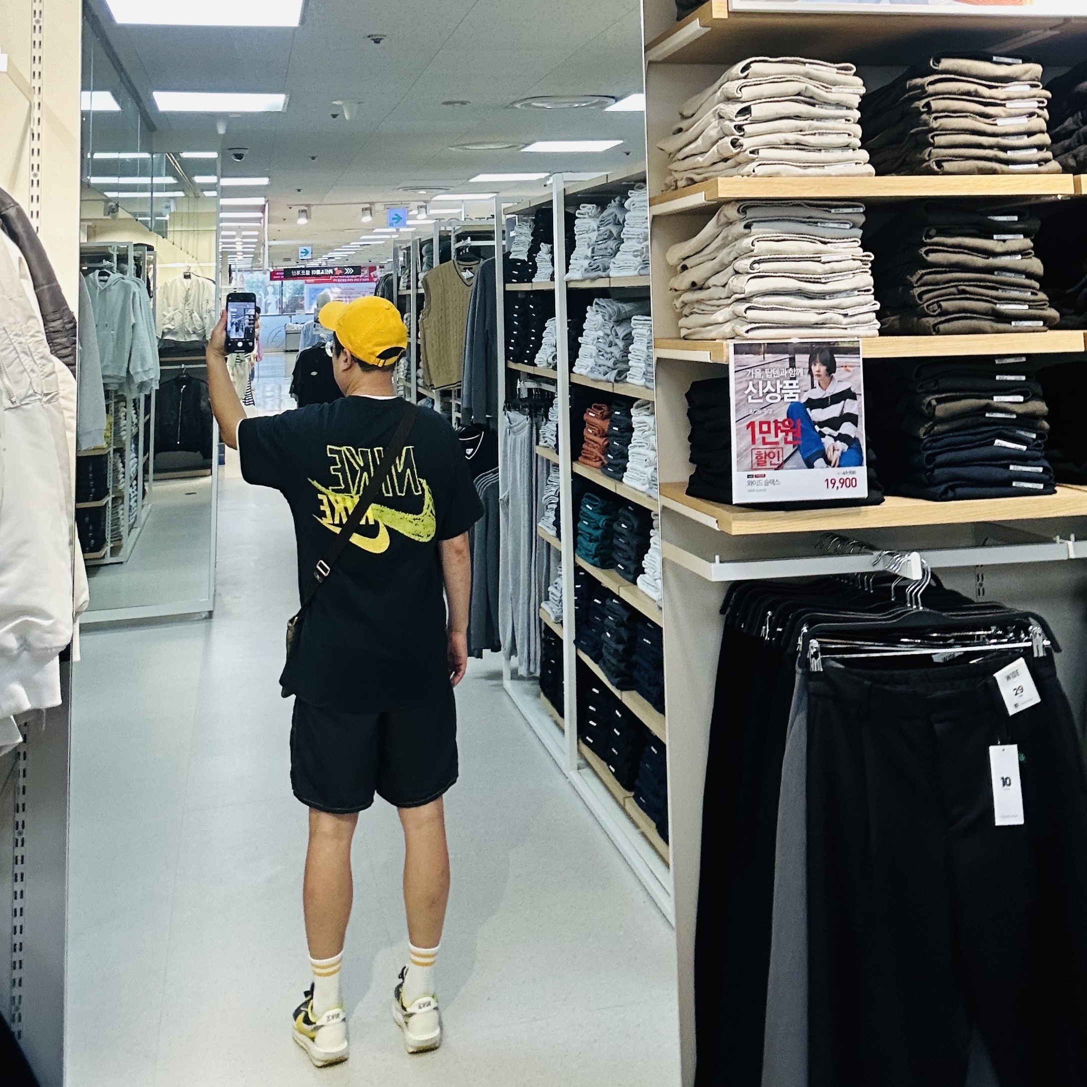 Nike Heritage 86 Futura Washed Cap Gold, Nike M NRG Dunk '85 T-Shirt Black - US/EU 착용 스타일 - 3