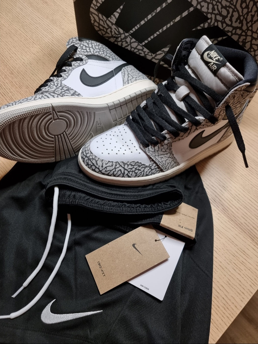 Nike Dri-Fit Park 3 Shorts Black, Jordan 1 Retro High OG White Cement 착용 스타일