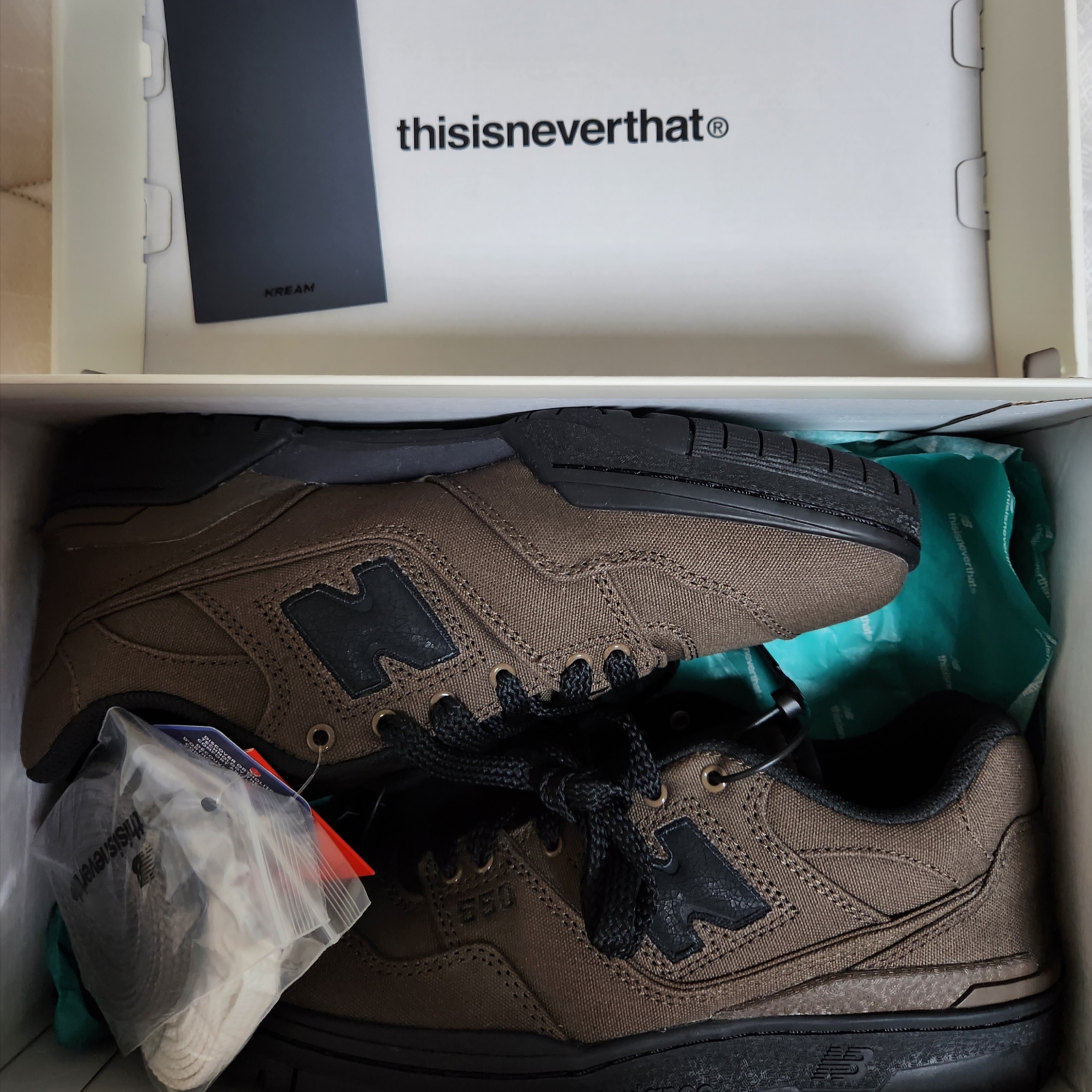 New Balance x Thisisneverthat 550 Brown Black 착용 스타일