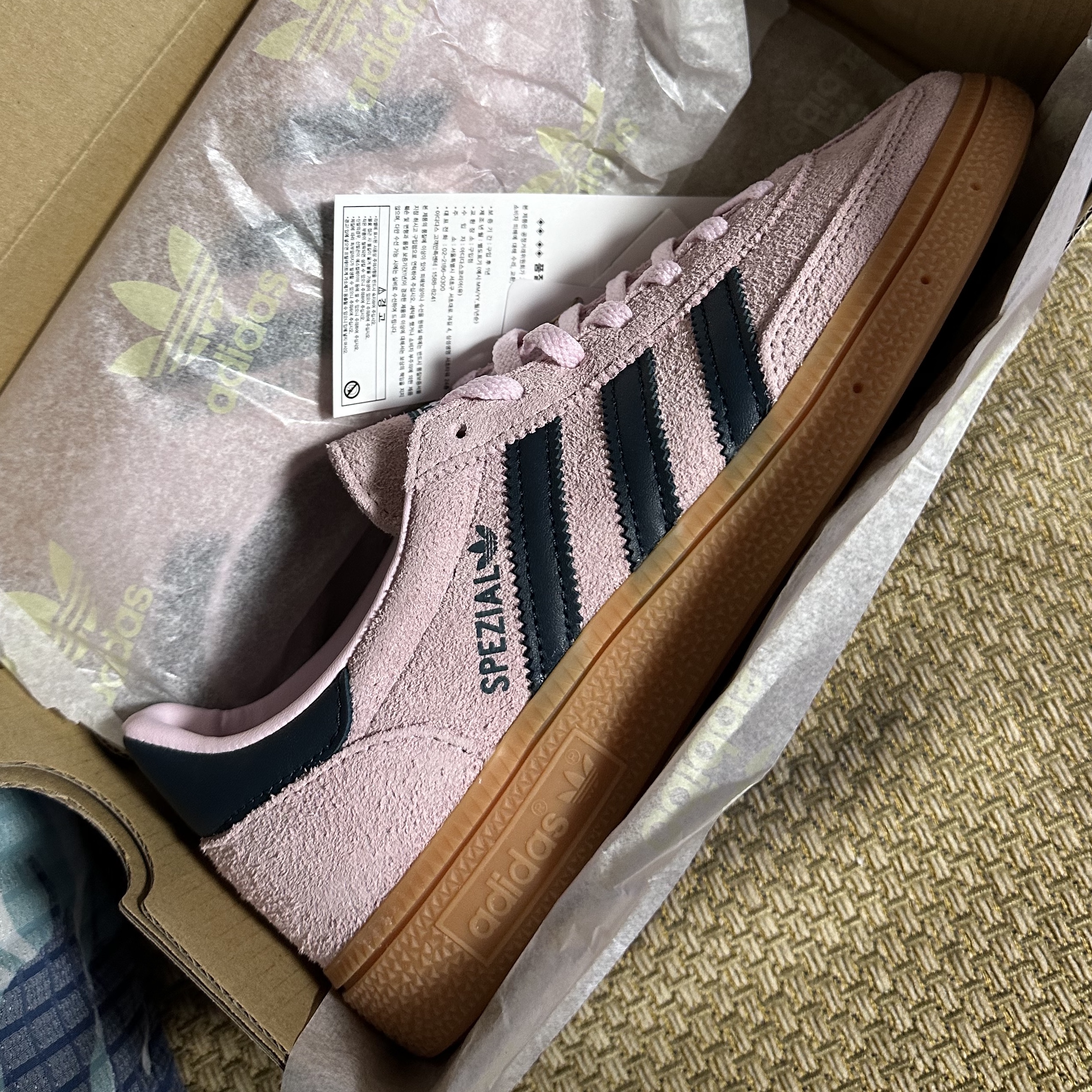 (W) Adidas Spezial Handball Clear Pink 착용 스타일