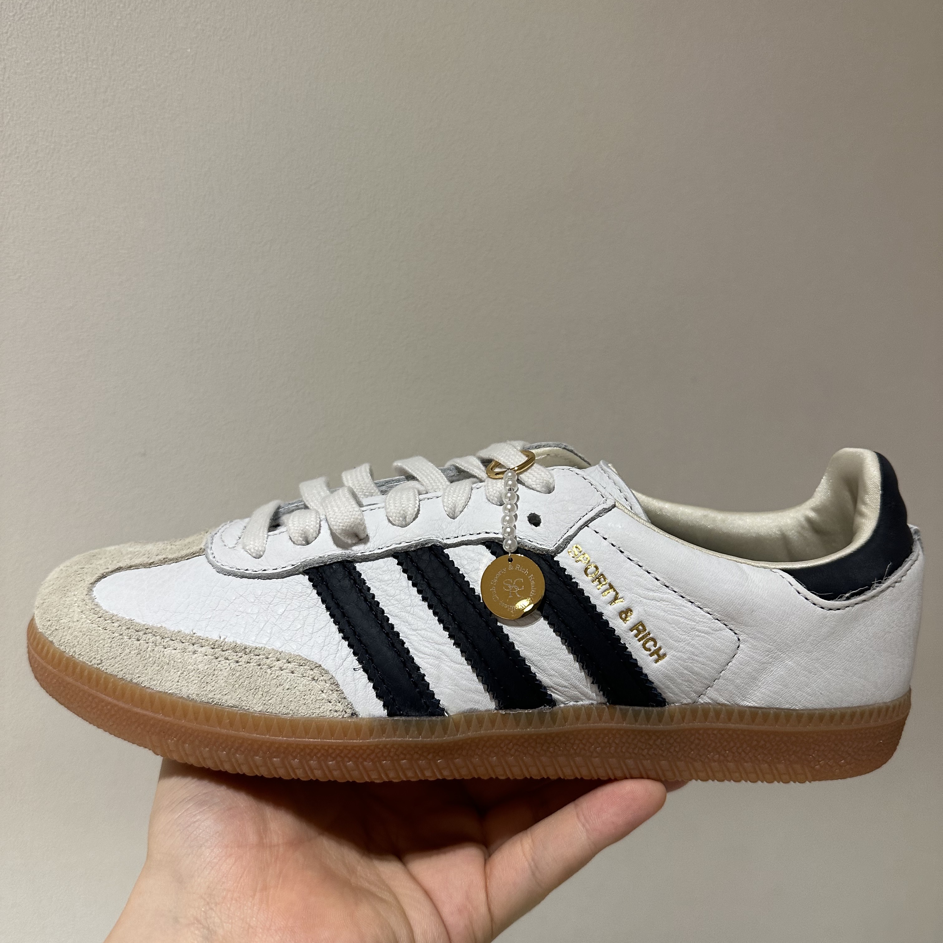Adidas x Sporty & Rich Samba Cloud White Legend Ink 착용 스타일