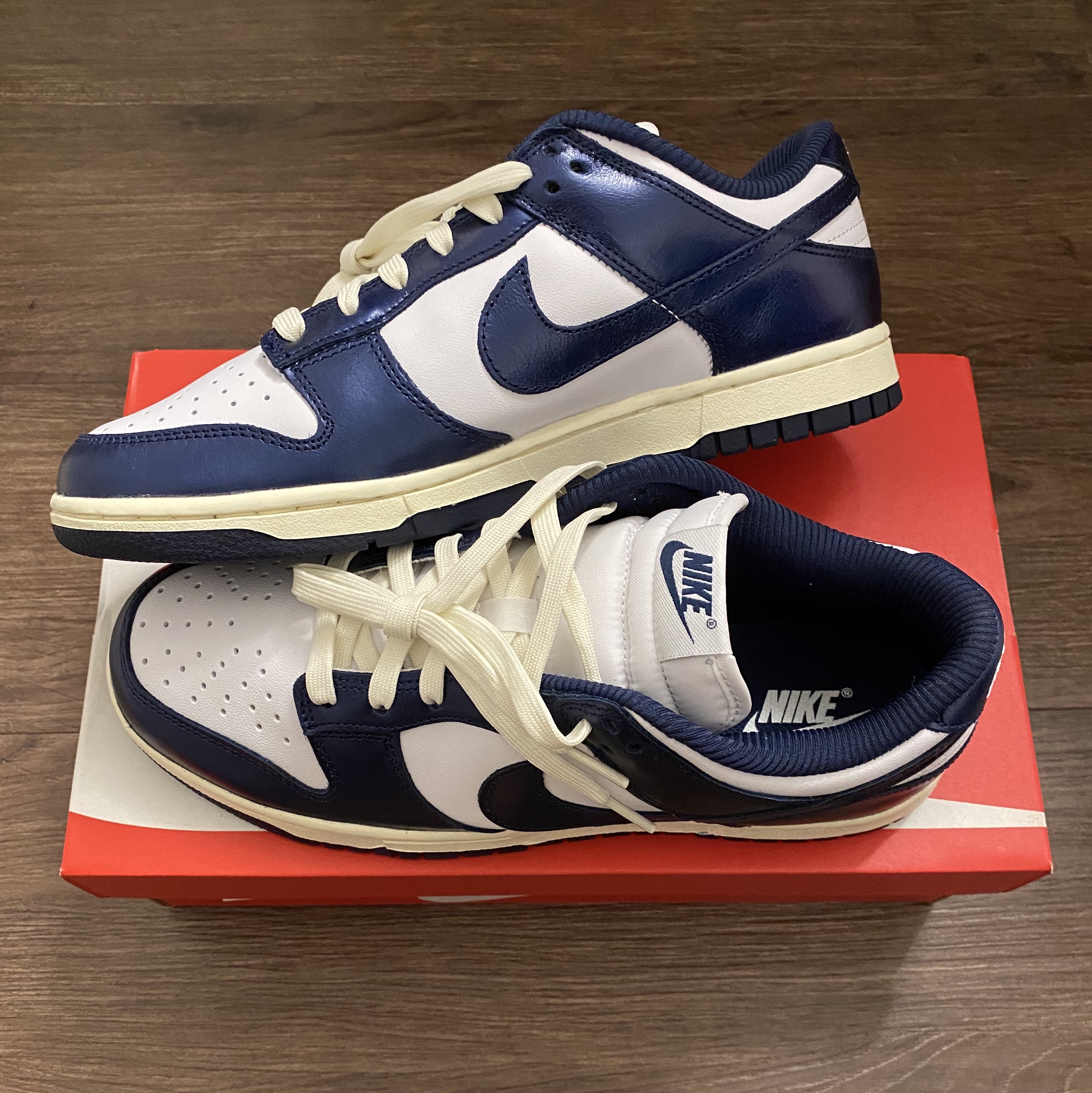 (W) Nike Dunk Low PRM Midnight Navy and White 착용 스타일