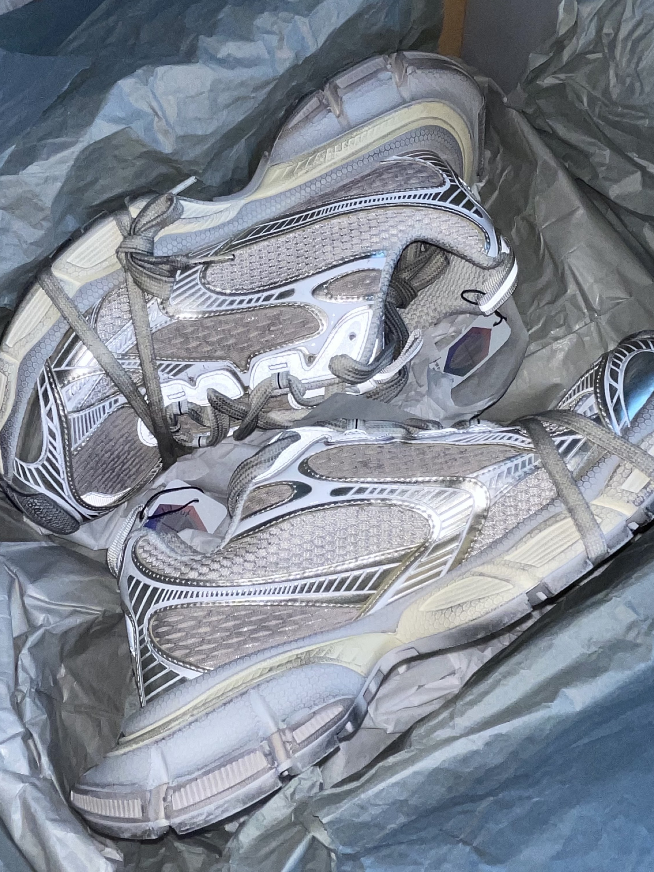 Balenciaga 3XL Sneakers Light Beige, Project G/R Coated Backward Denim Pants Blue 착용 스타일 - 1