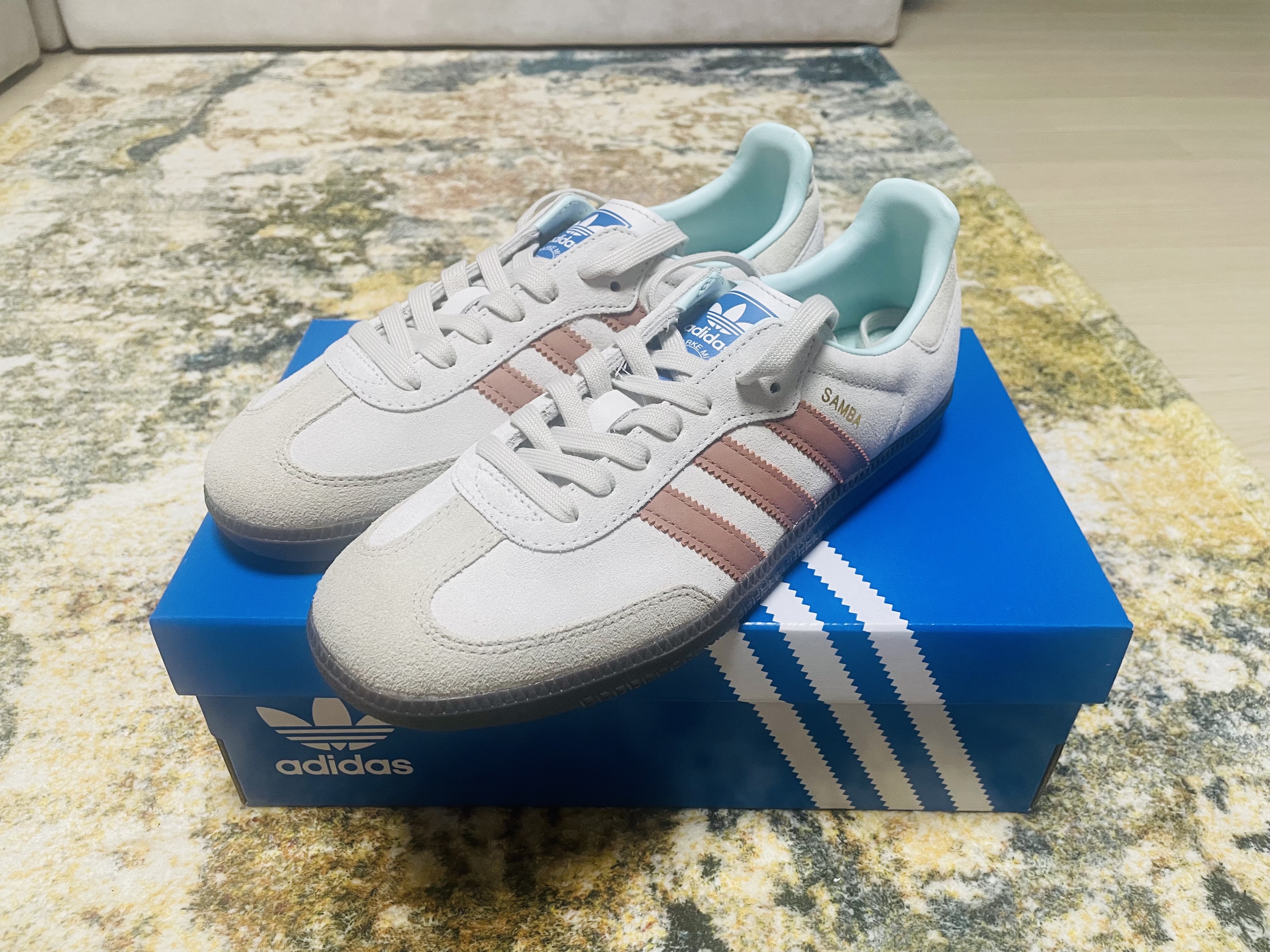 Adidas Samba OG Crystal White Clay Strata 착용 스타일
