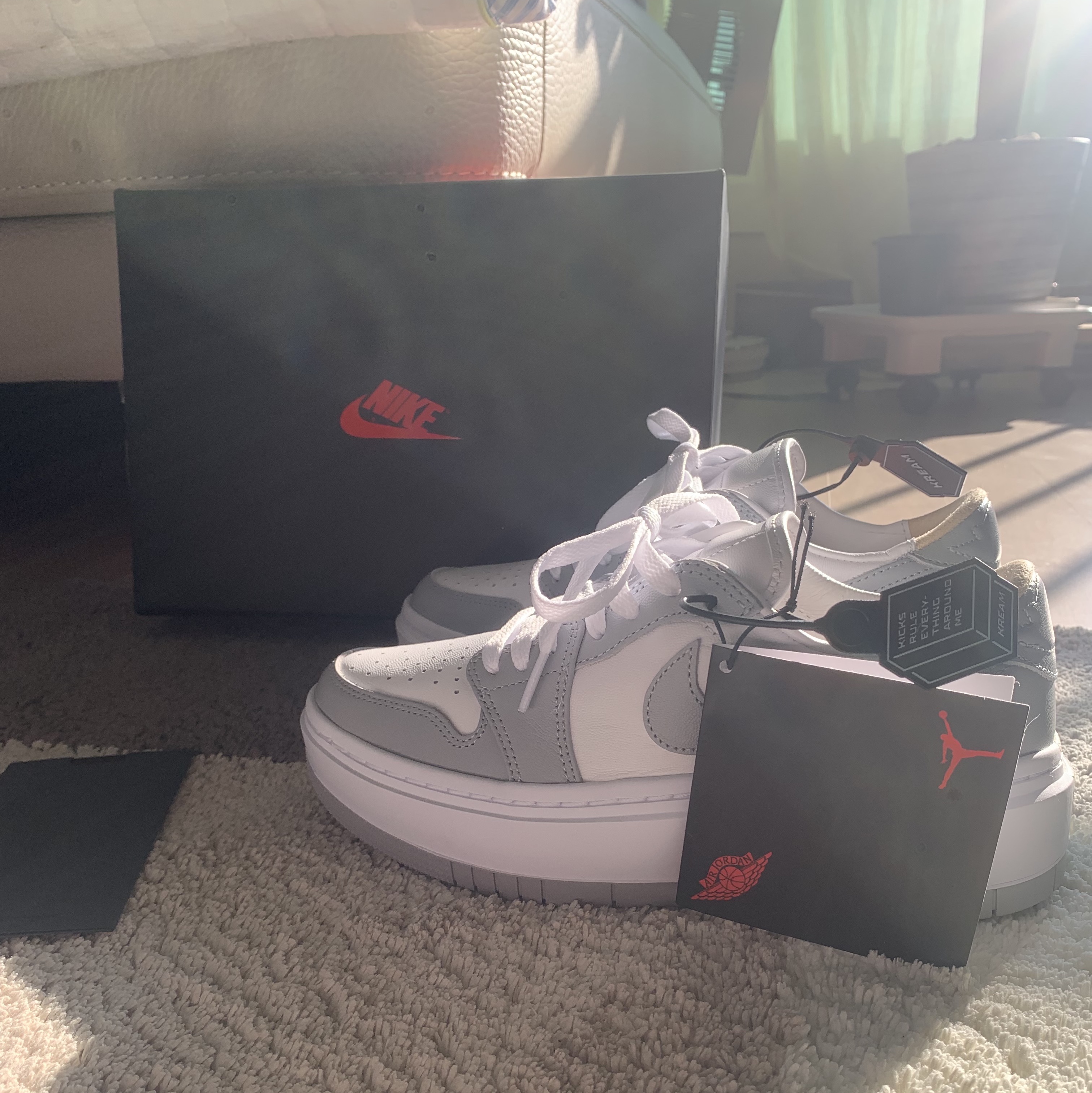 (W) Jordan 1 Elevate Low White and Wolf Grey 착용 스타일
