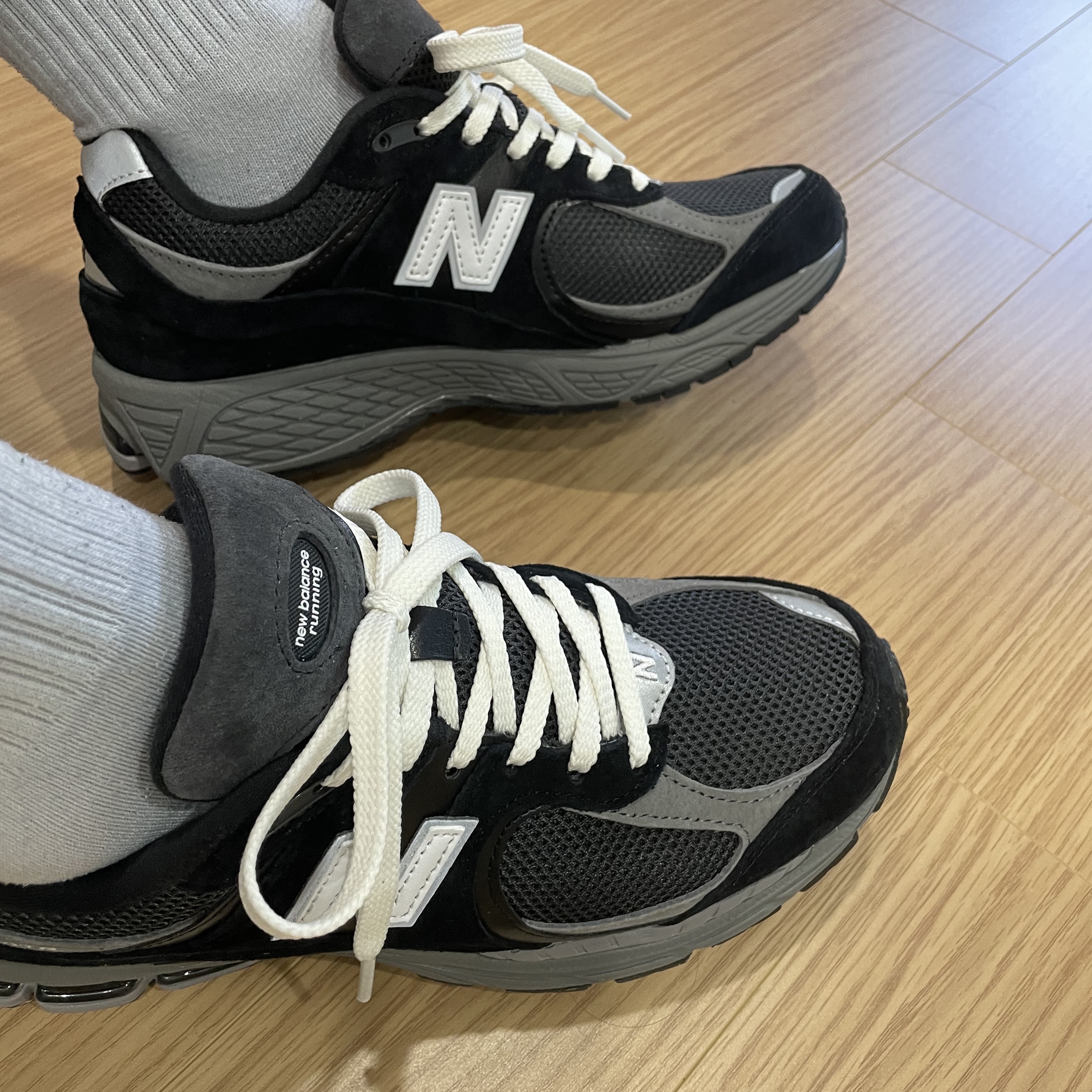 New Balance 2002R Black Dark Grey - JD Sports Exclusive 착용 스타일