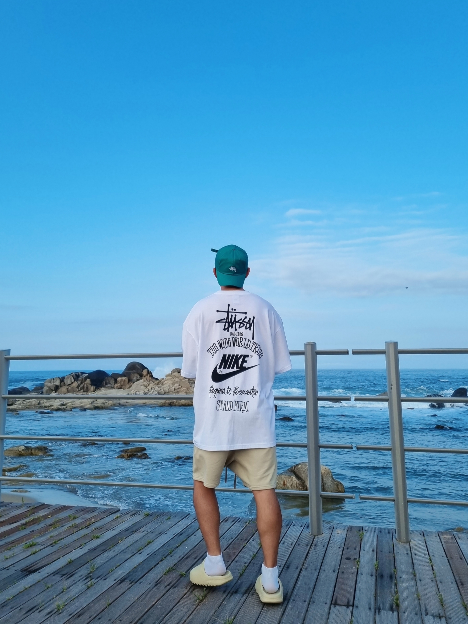 Nike x Stussy T-Shirt White (DV1774-100), Adidas Yeezy Slide Bone 2022/2023 착용 스타일