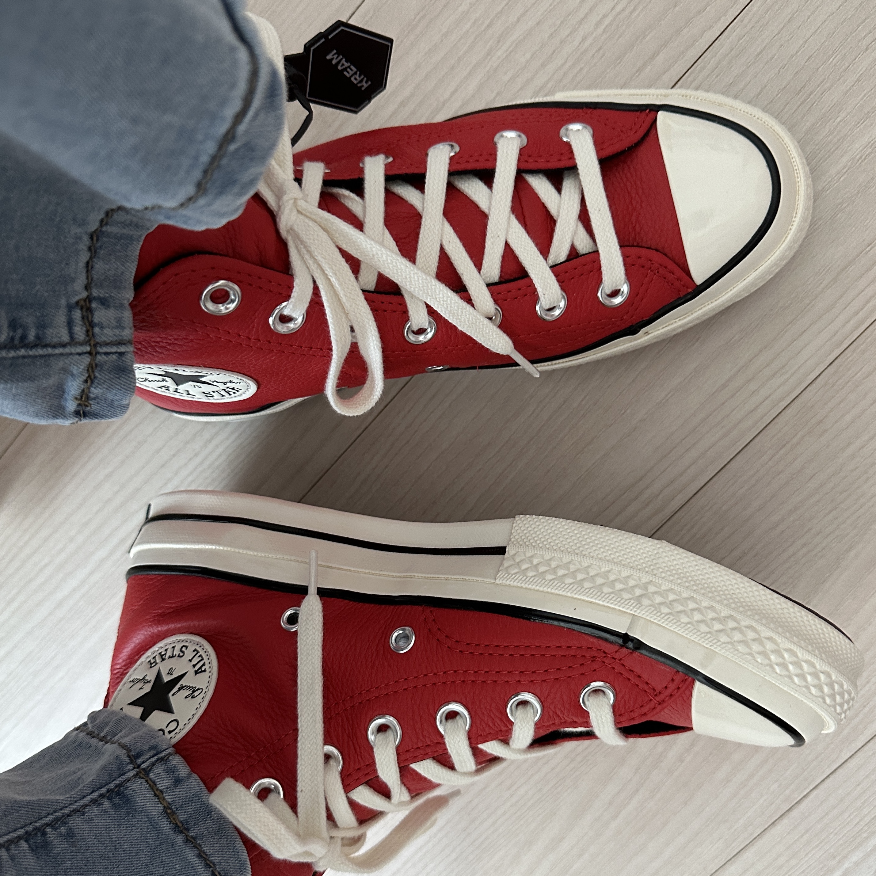 Converse Chuck 70 High Seasonal Leather University Red 착용 스타일 - 2