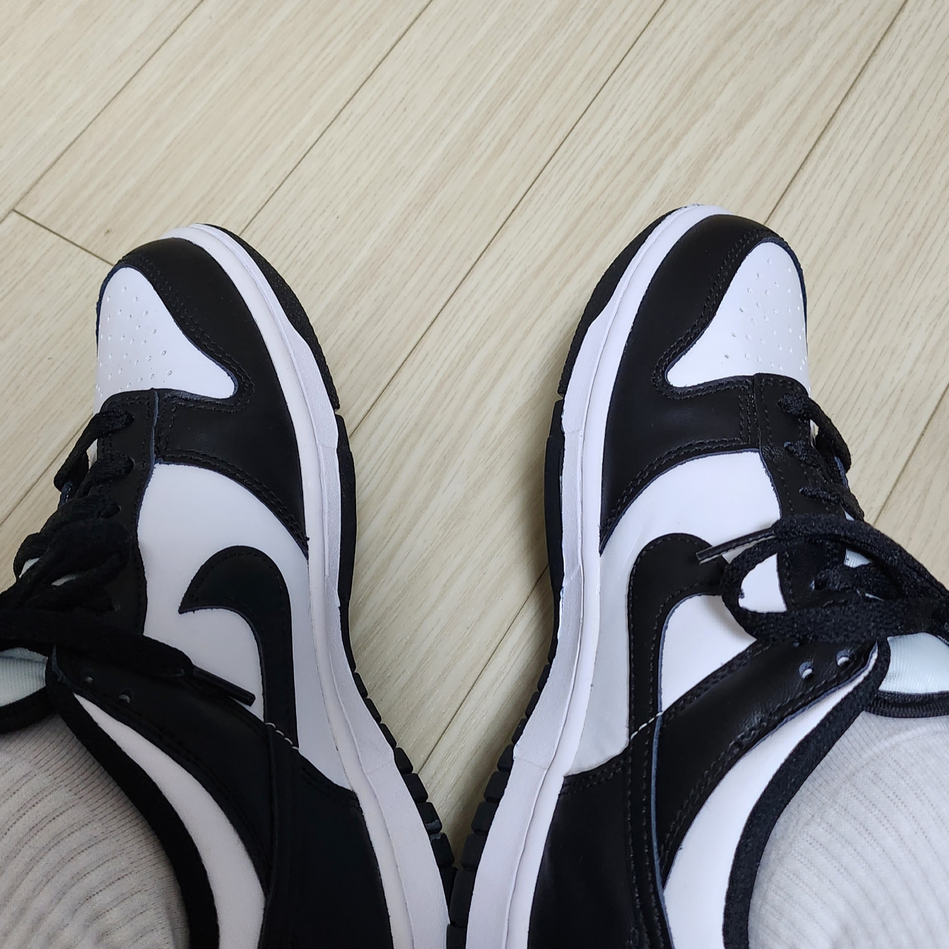 (GS) Nike Dunk Low Black 착용 스타일 - 3