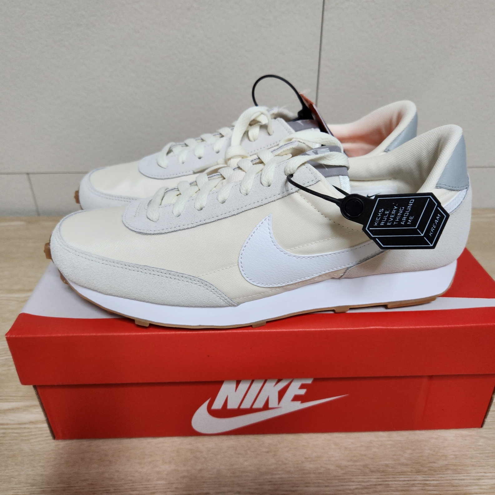 (W) Nike Daybreak Summit White 착용 스타일