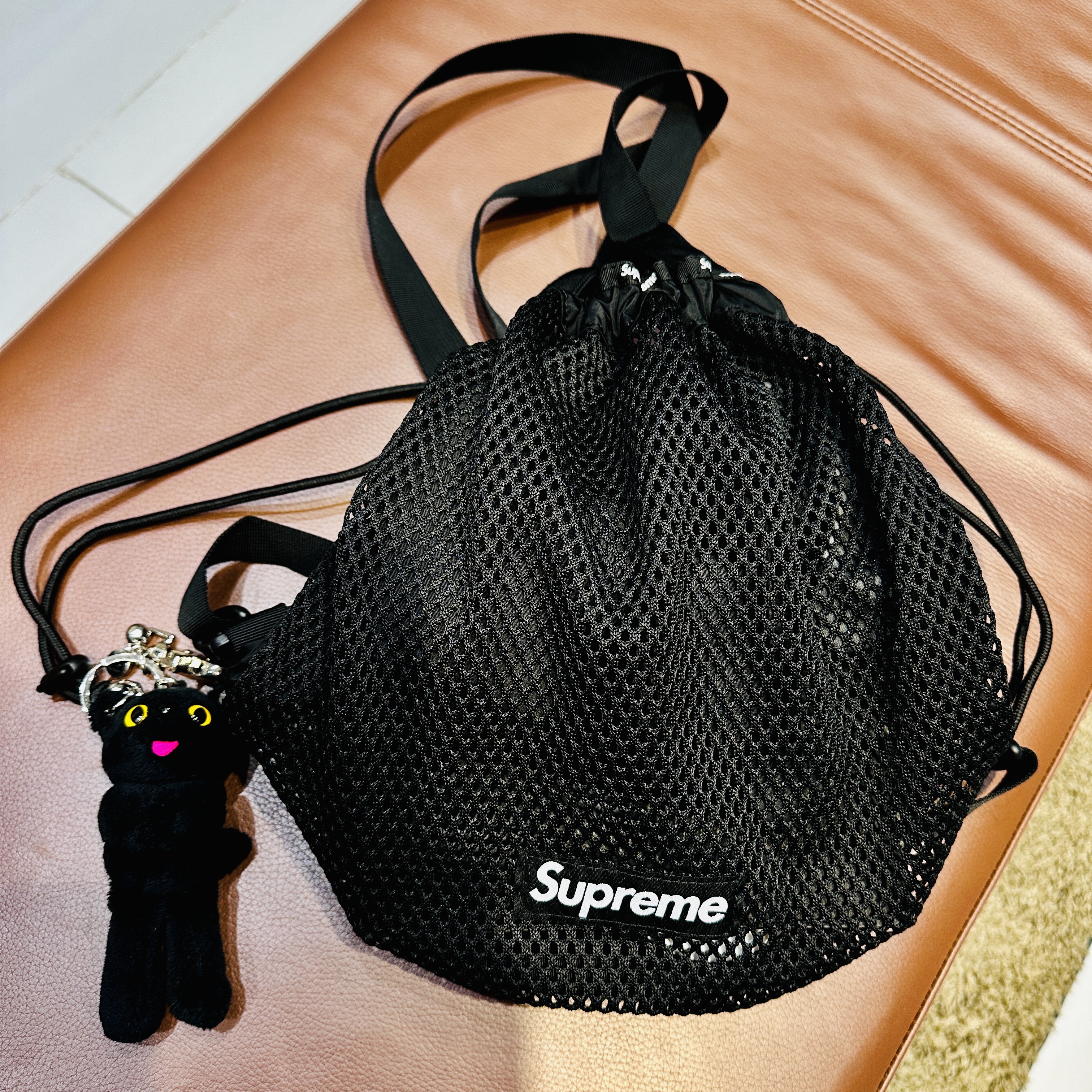 Supreme Mesh Small Backpack Black - 23SS 착용 스타일 - 1