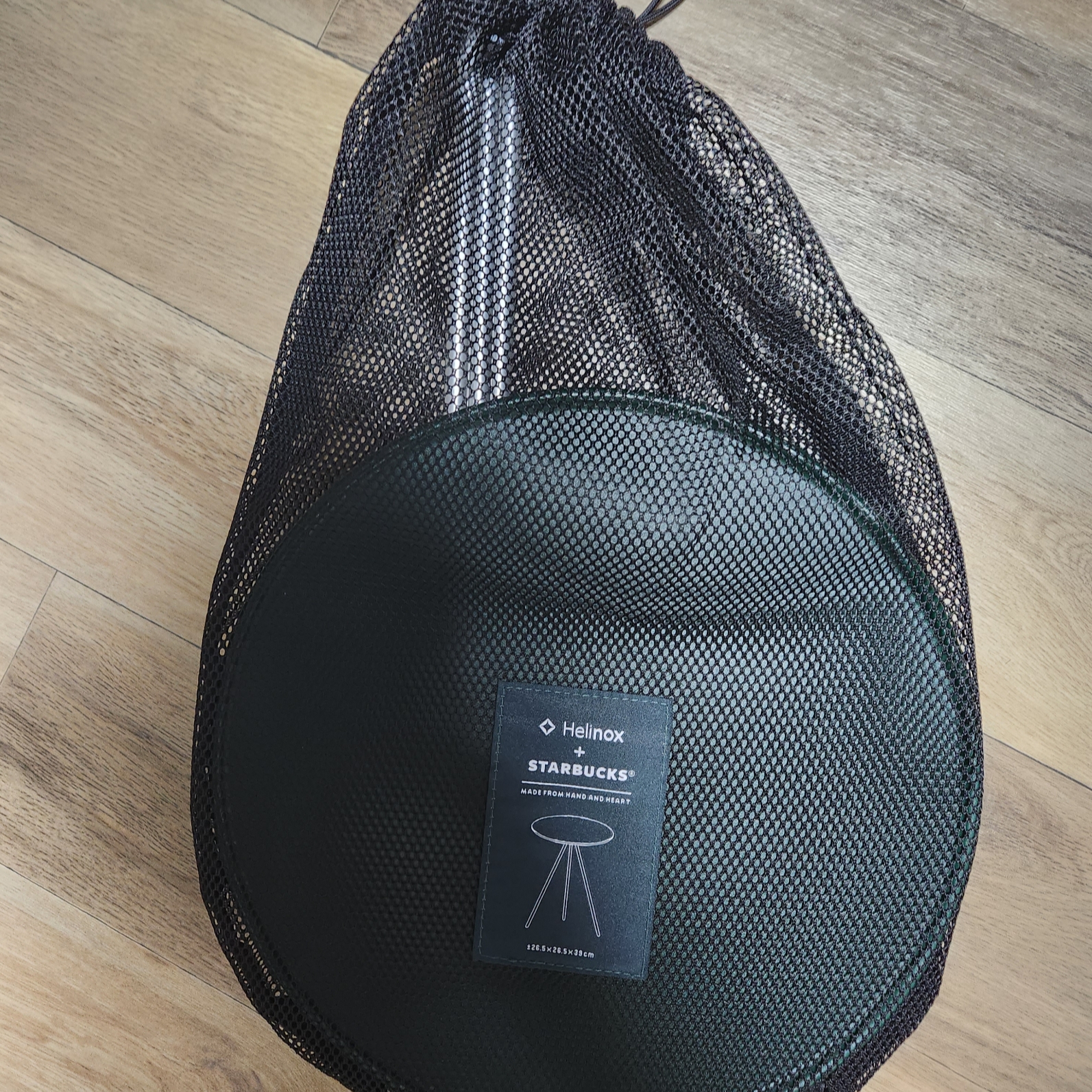 Starbucks x Helinox Side Table Green 착용 스타일