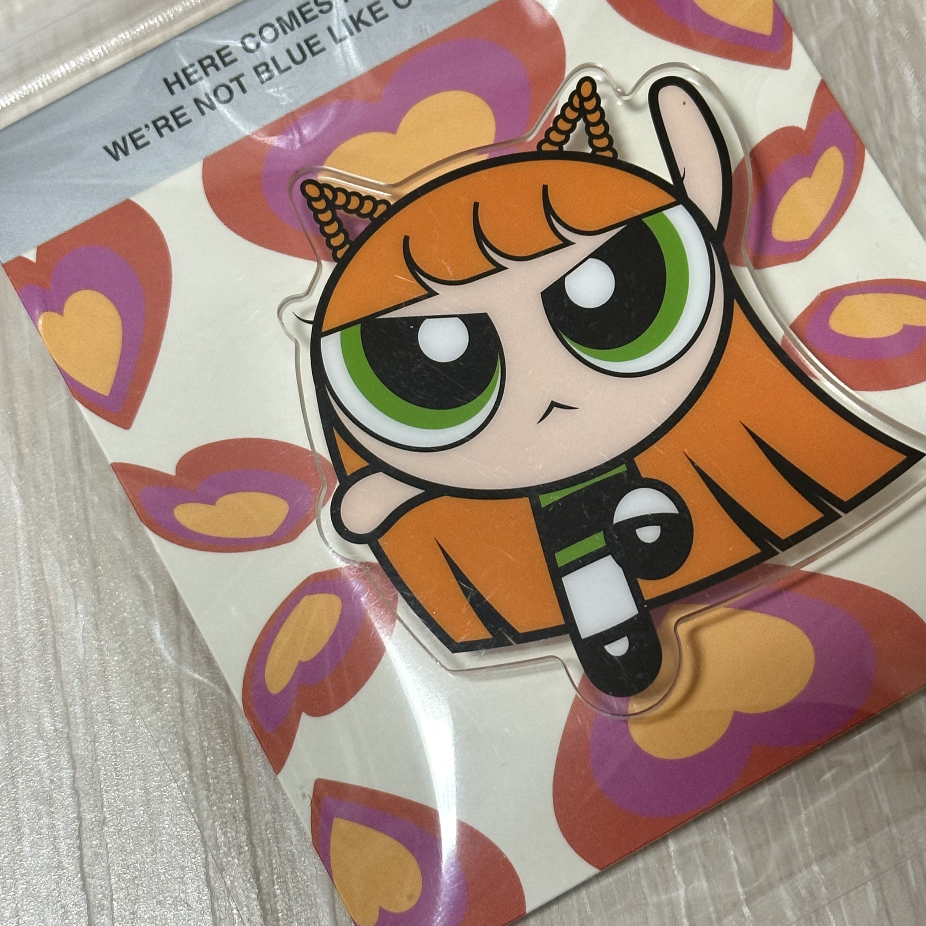 NewJeans x The Powerpuff Girls Acrylic Smarttok Haerin 착용 스타일