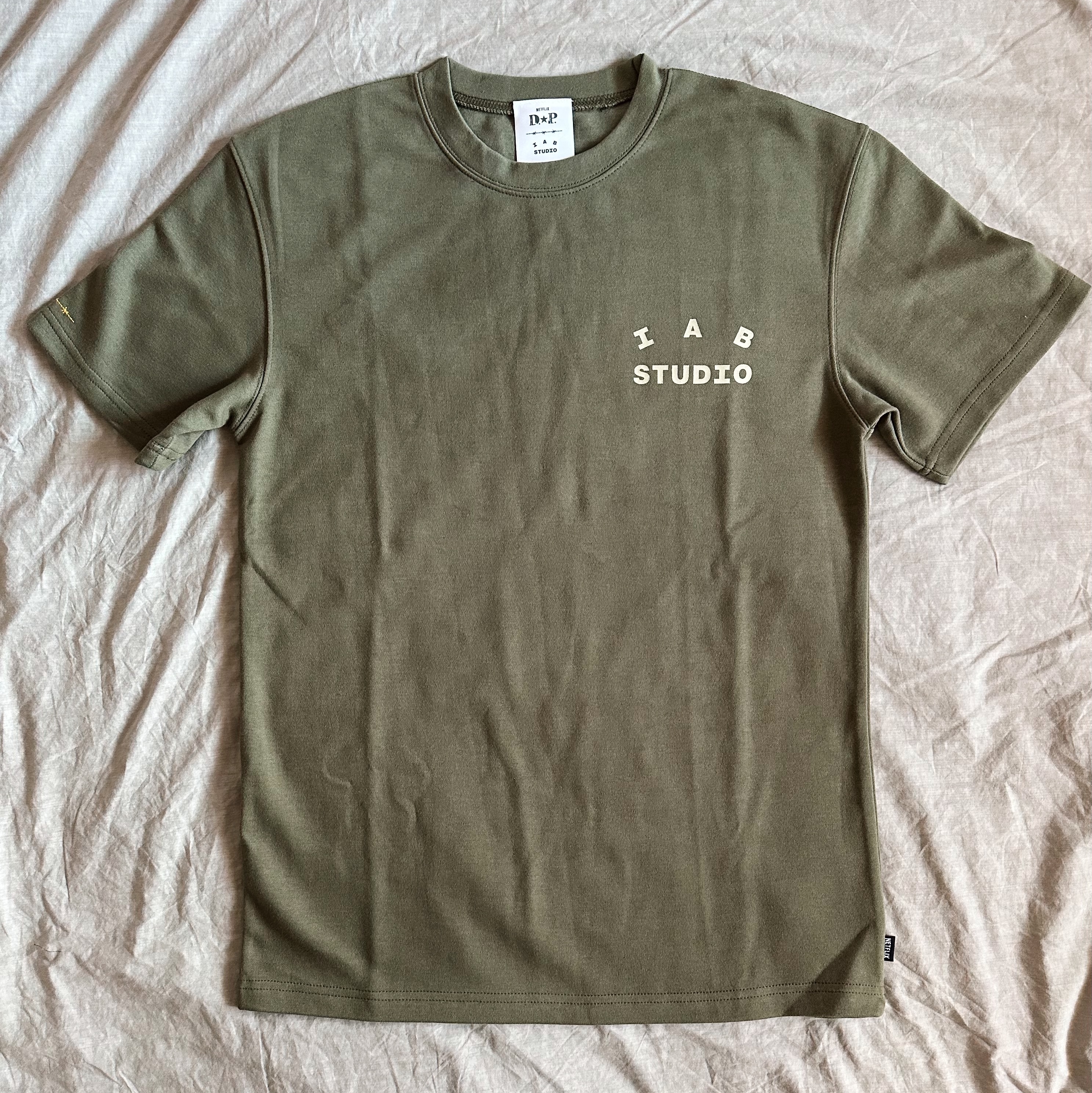 IAB Studio x D.P. T-Shirt Army Green 착용 스타일 - 2