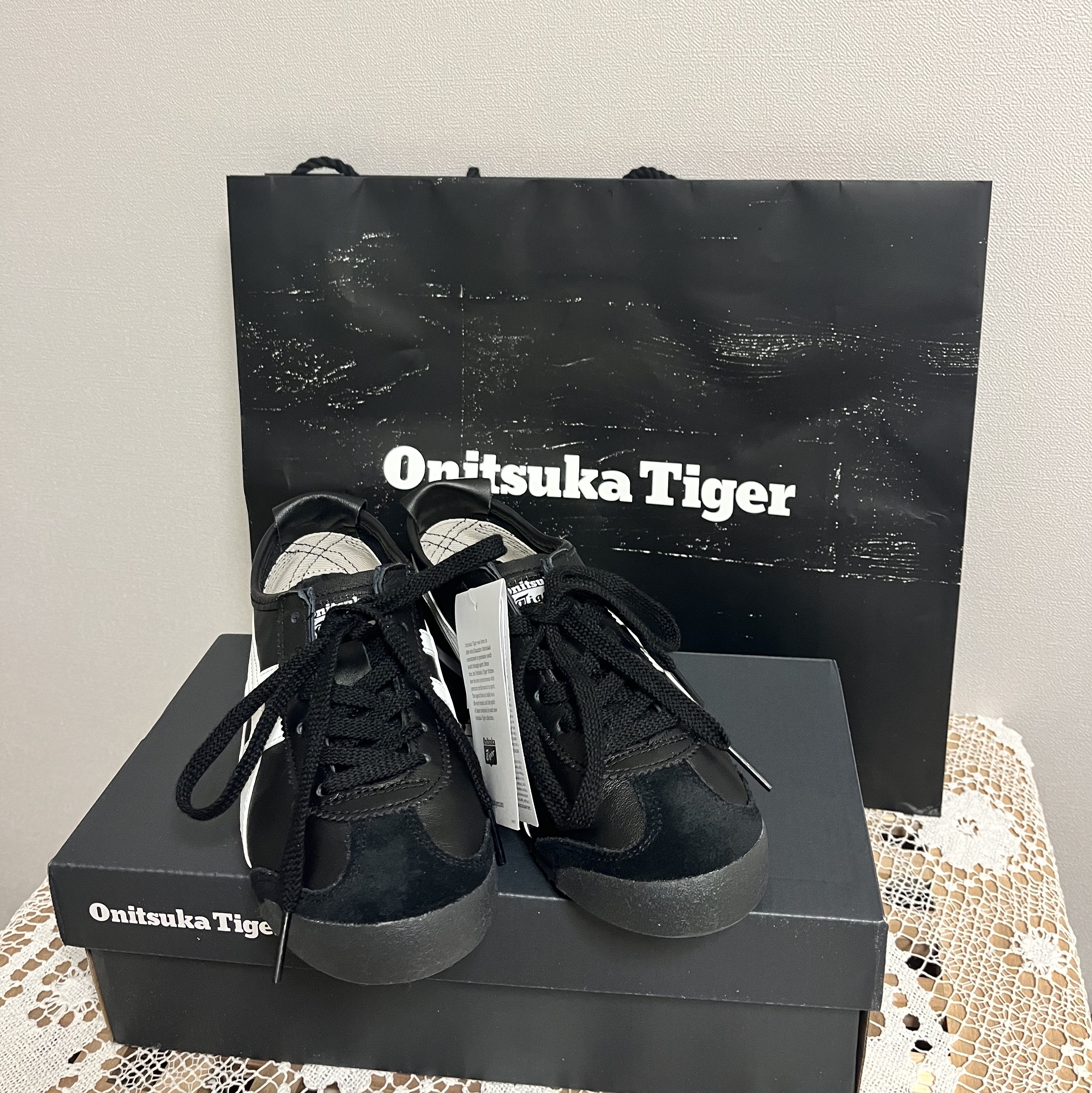 Onitsuka Tiger Mexico 66 Black White 착용 스타일 - 1