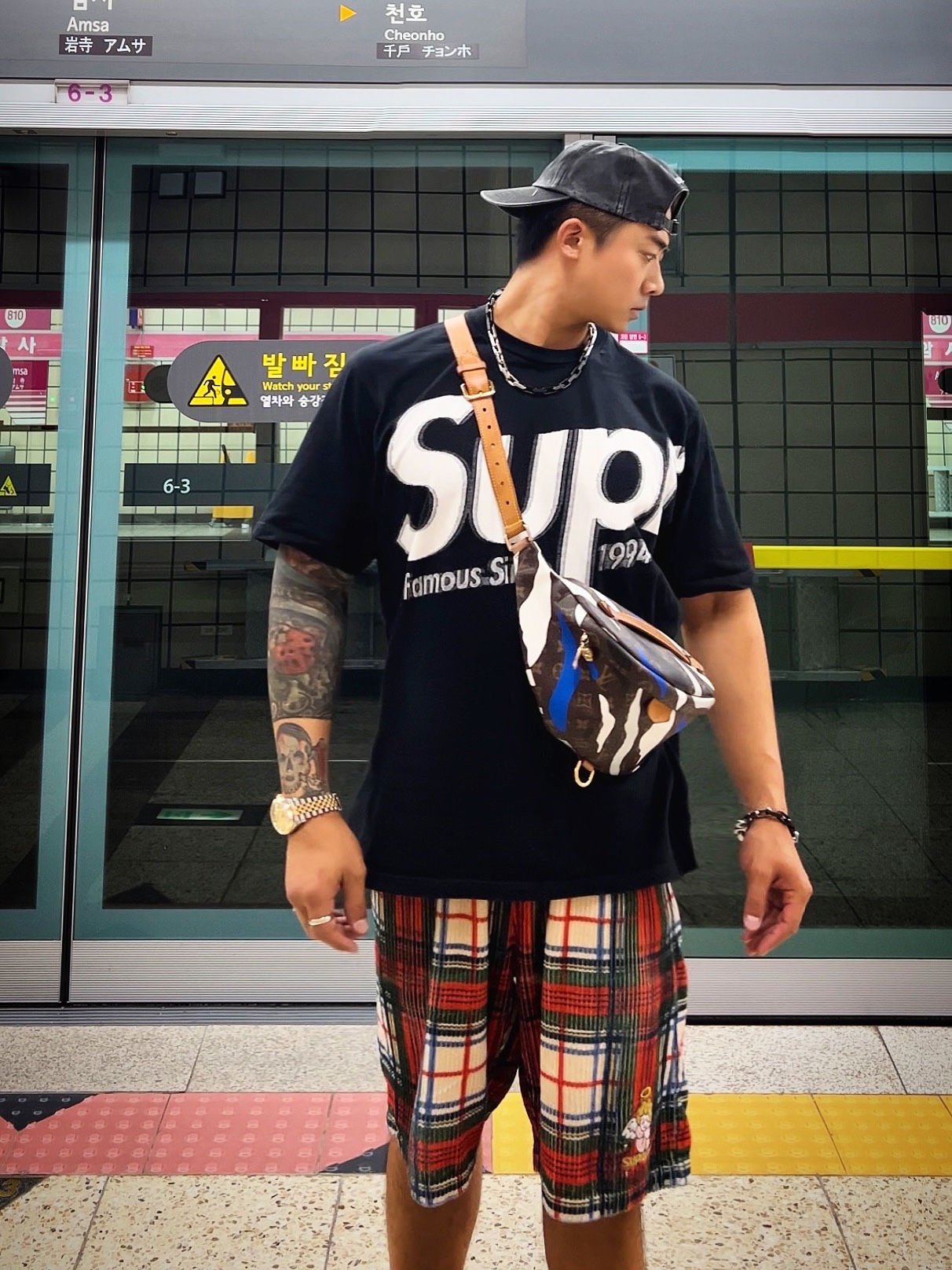 Supreme Pigment Canvas S Logo 6-Panel Black - 23SS, Supreme Intarsia Spellout S/S Top Black - 21SS 착용 스타일