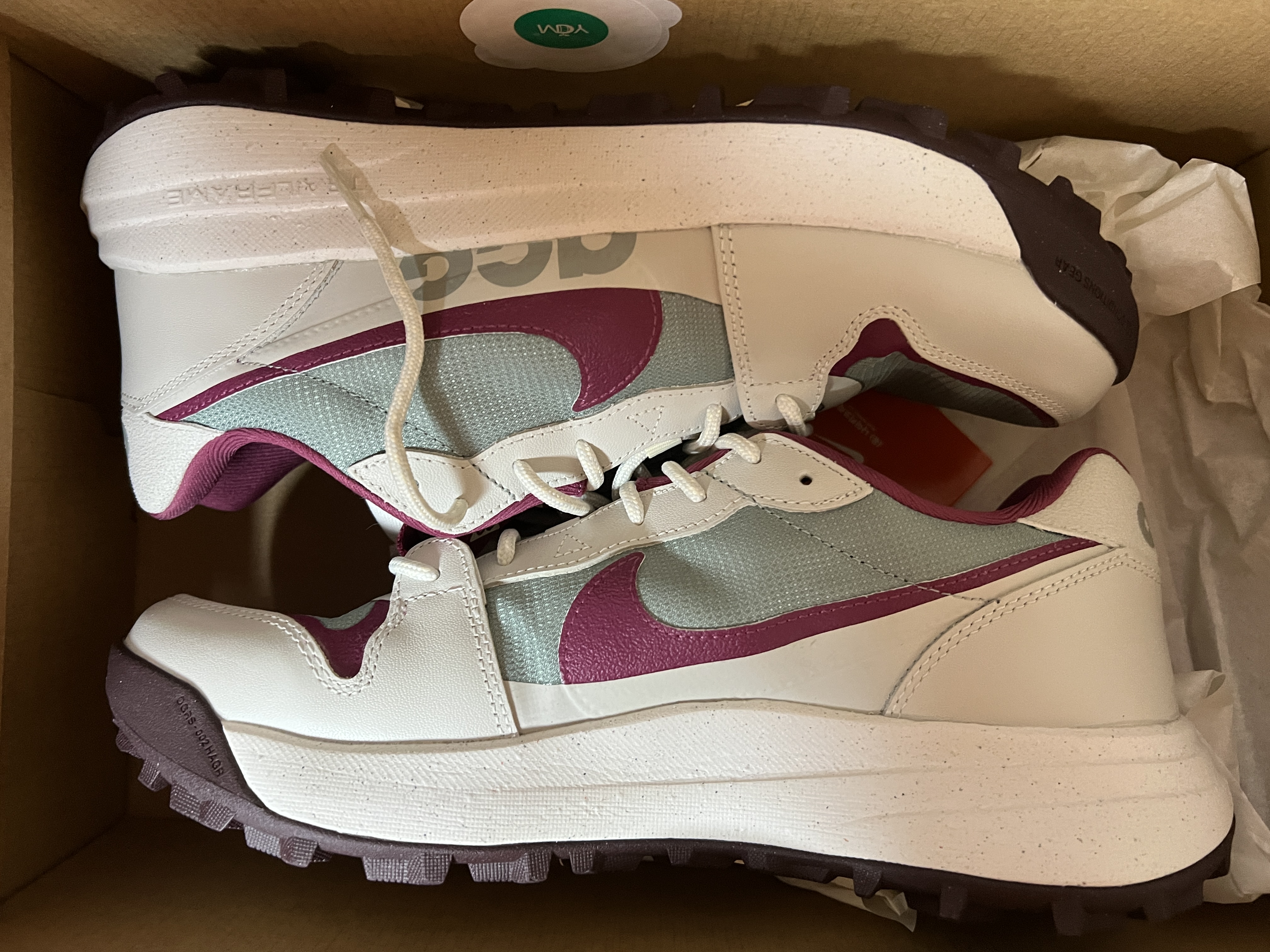 Nike ACG Lowcate Mica Green Light Bone 착용 스타일