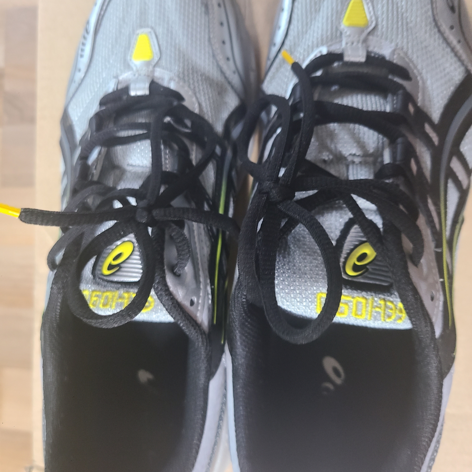 Asics Gel-1090 Mid Grey Black 착용 스타일