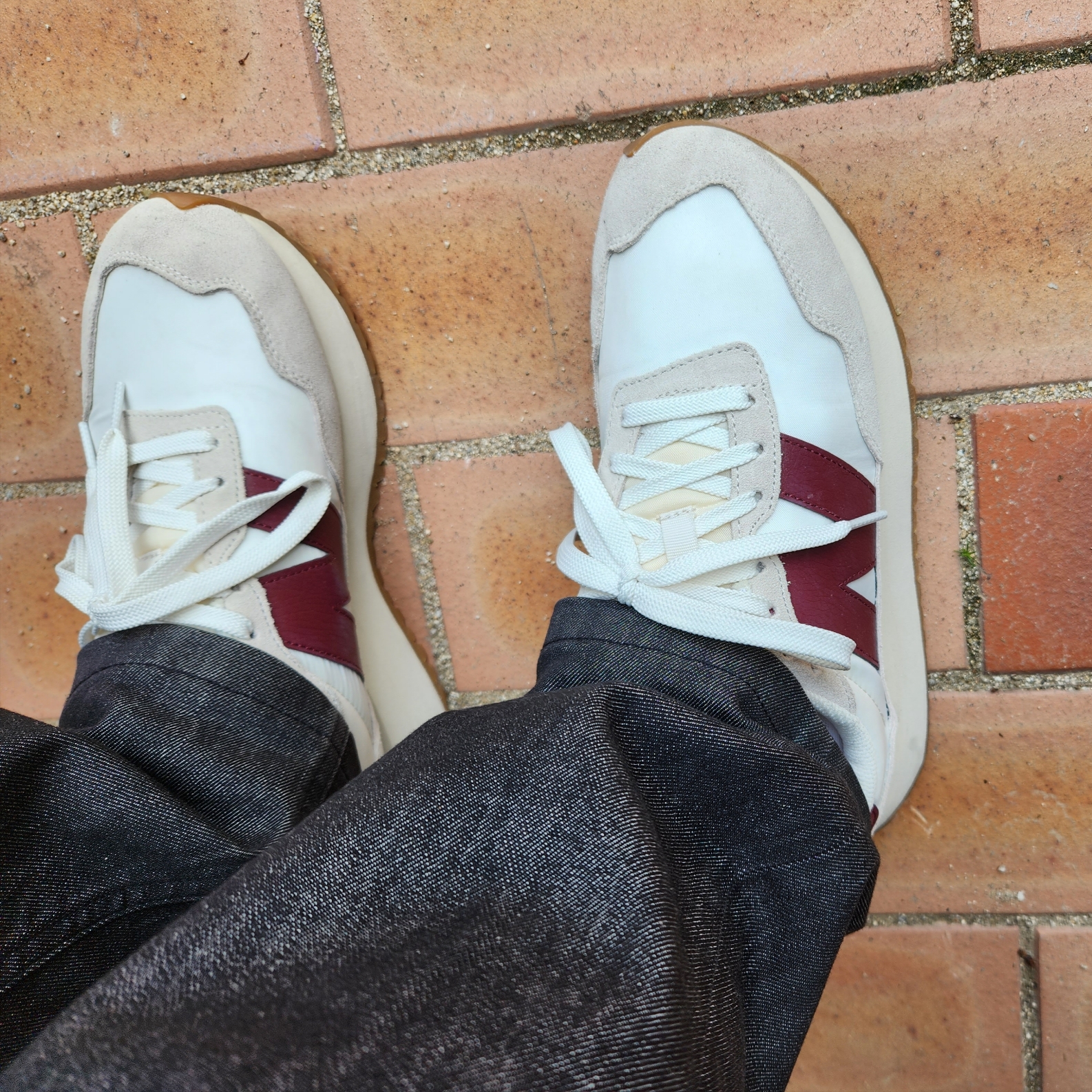New Balance 237 Moonbeam Classic Burgundy 착용 스타일