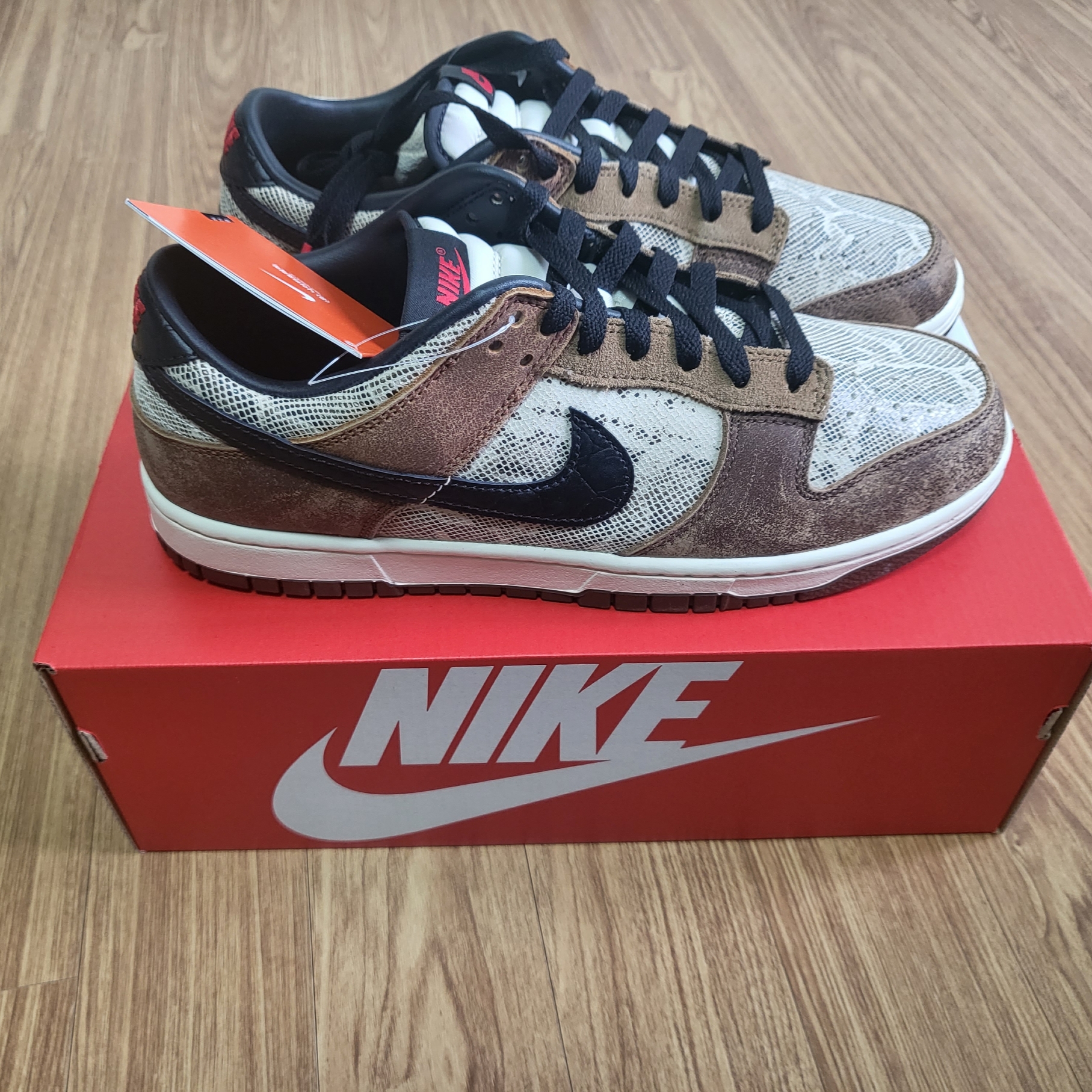 Nike Dunk Low PRM Head to Head 착용 스타일