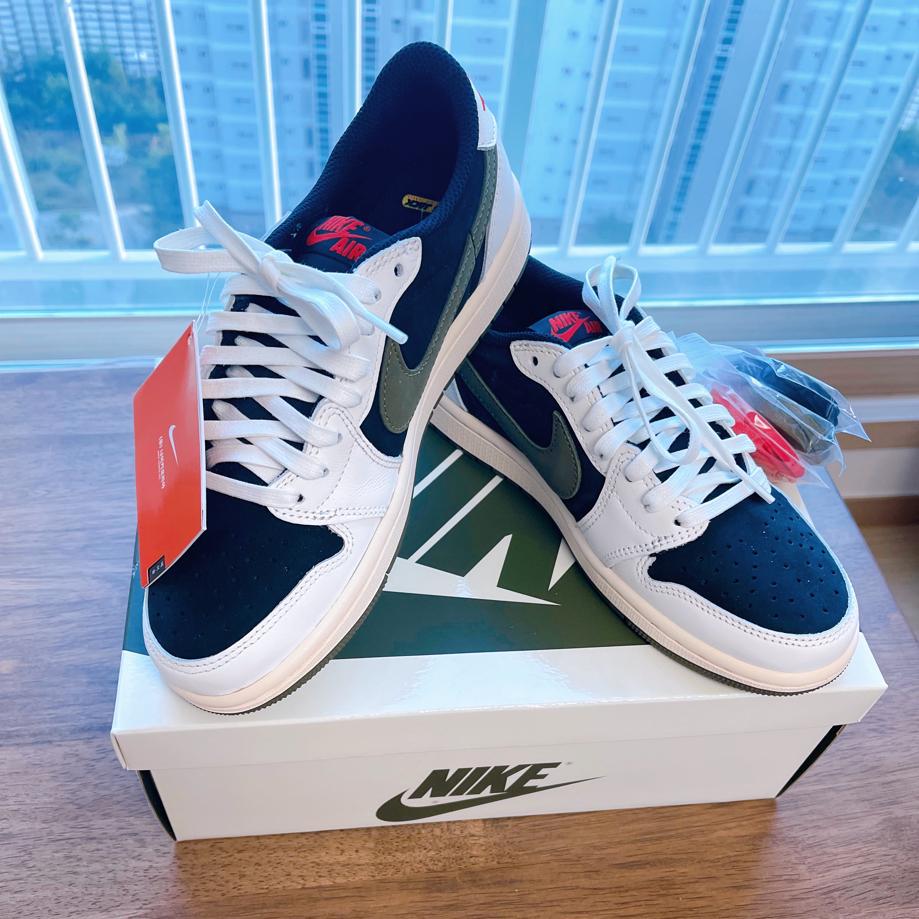 (W) Jordan 1 x Travis Scott Retro Low OG SP Medium Olive 착용 스타일