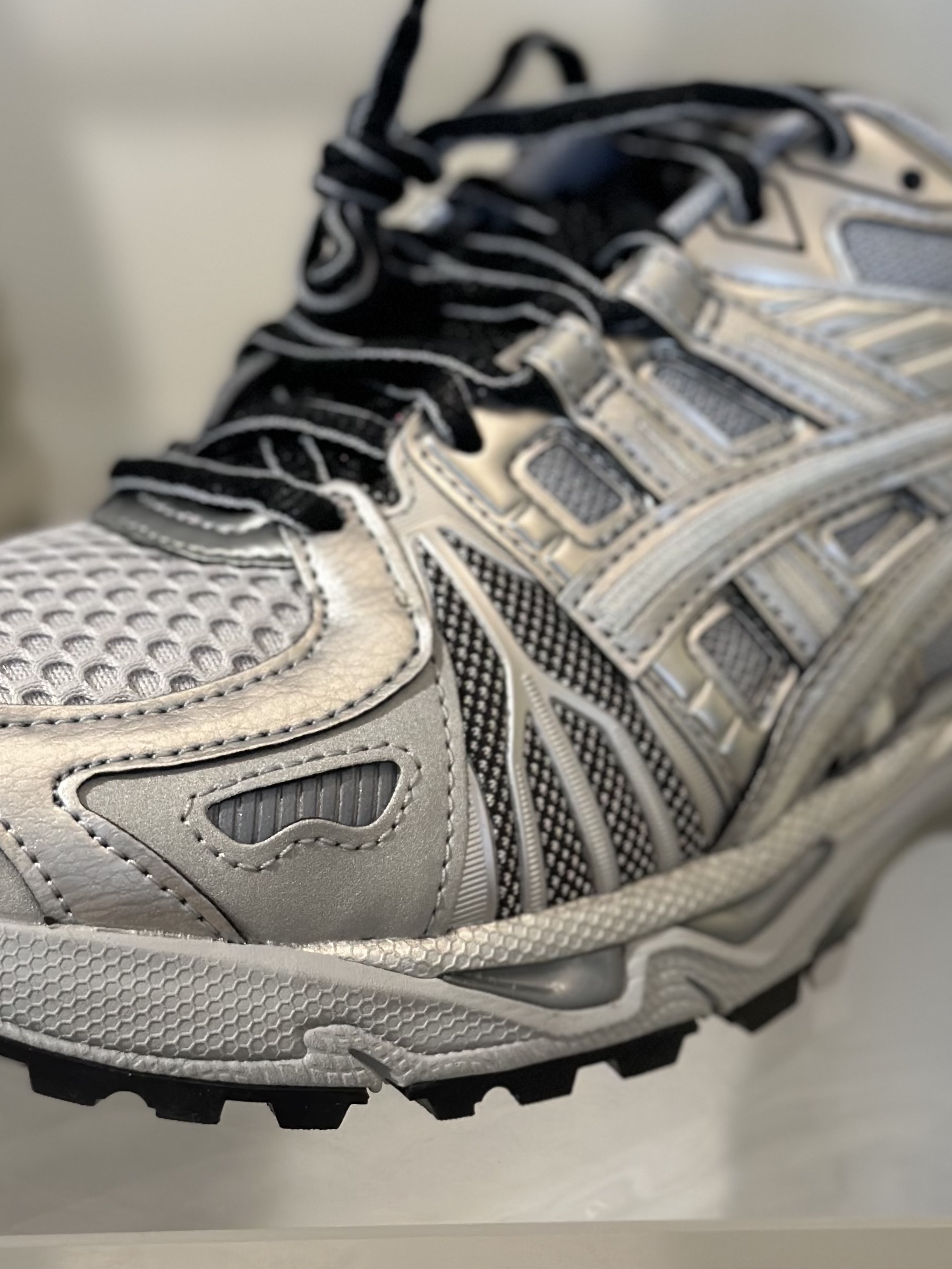 Asics Gel-Kayano Legacy Pure Silver 착용 스타일 - 3