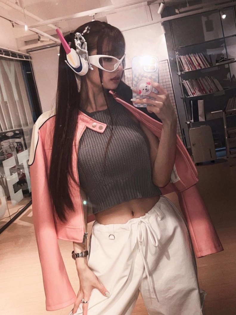 Gentle Monster x Overwatch 2 Tokki WP White, (W) Crocs Classic Platform Clog White 착용 스타일 - 5