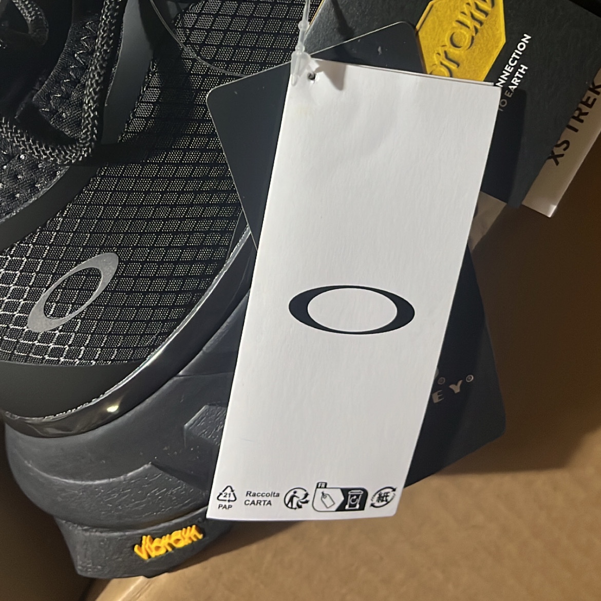 Oakley Light Shield Triple Black 착용 스타일