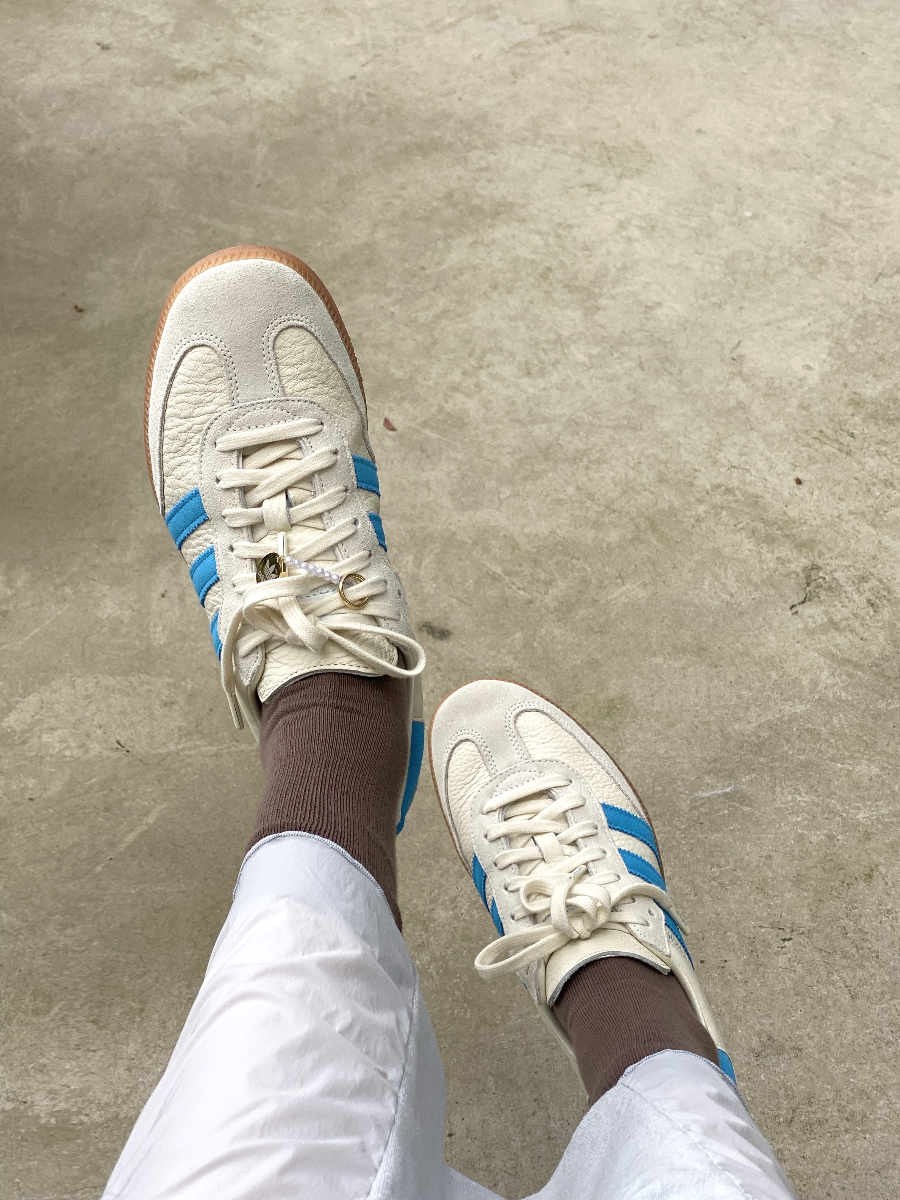 Adidas x Sporty & Rich Samba Cream Blue 착용 스타일 - 4