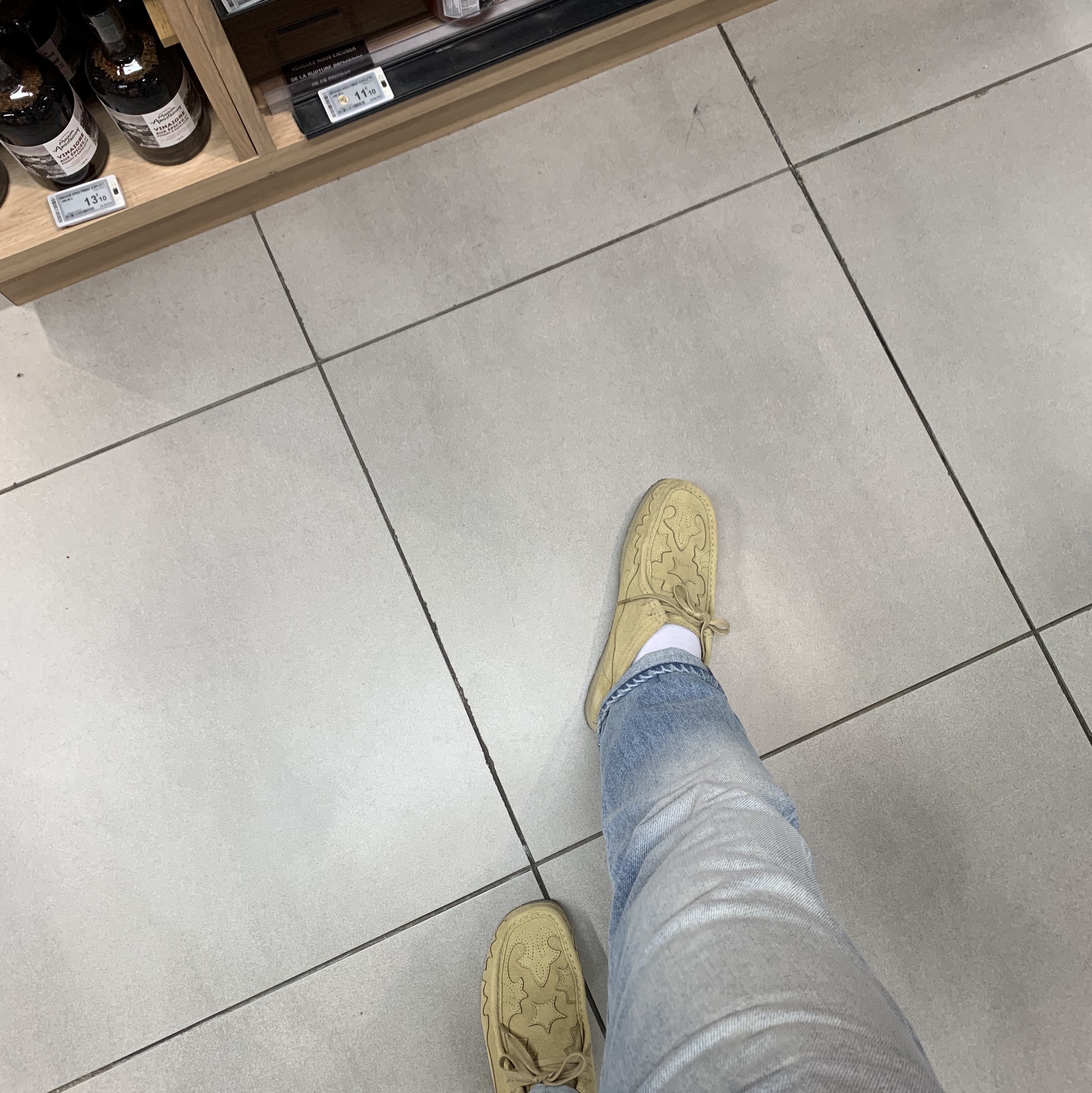 Clarks x Supreme Wallabee Tan 착용 스타일