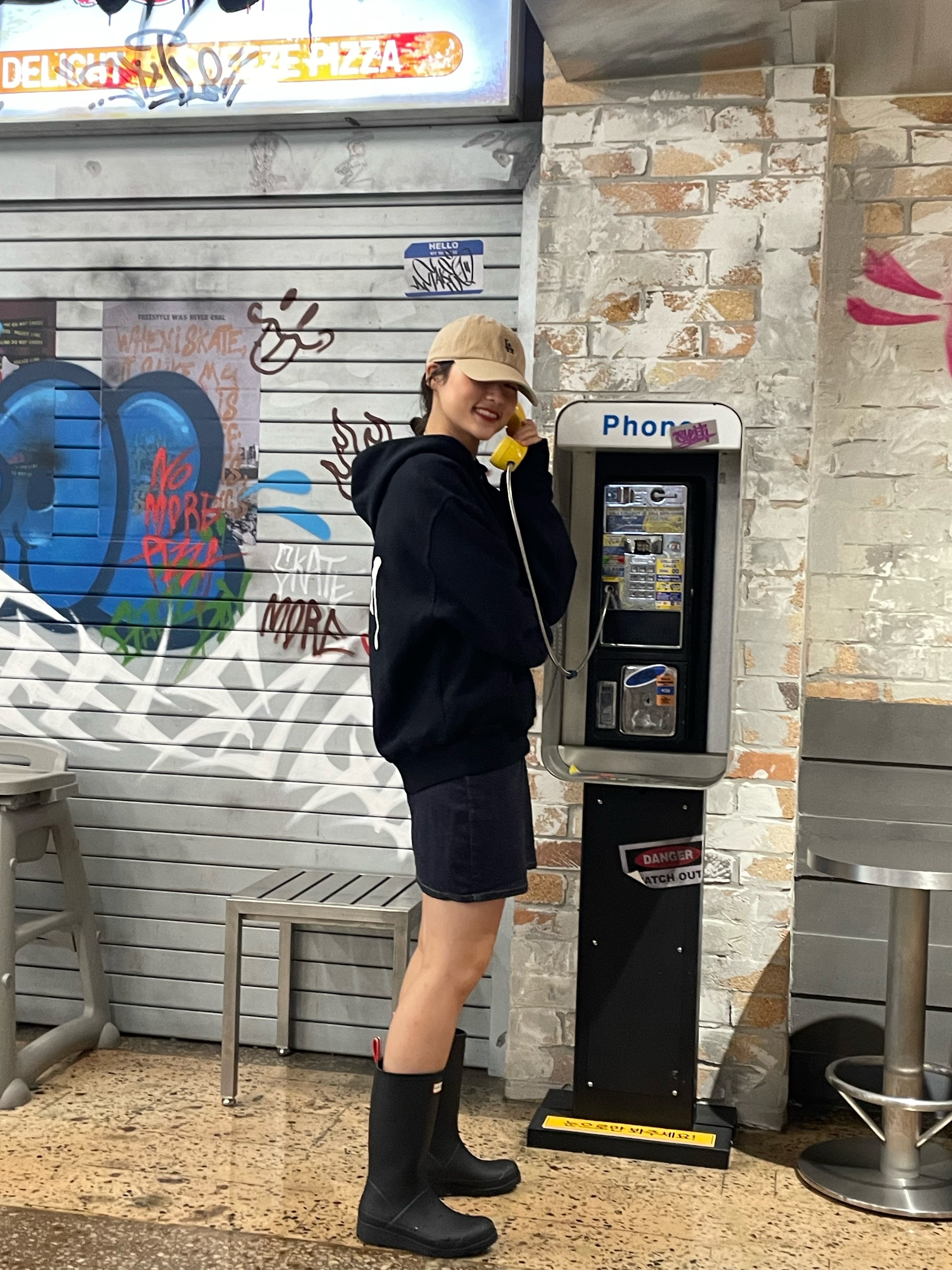 Stussy Basic Stussy Pigment Dyed Hoodie Black, (W) Hunter Play Tall Wellington Rain Boots Black 착용 스타일