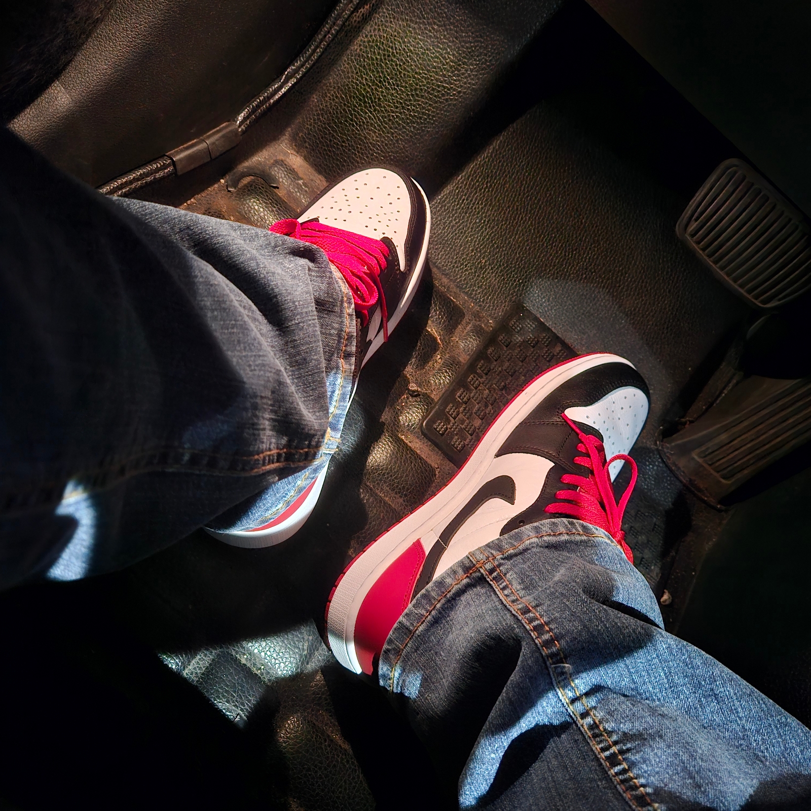 Jordan 1 Retro Low OG Black Toe 착용 스타일