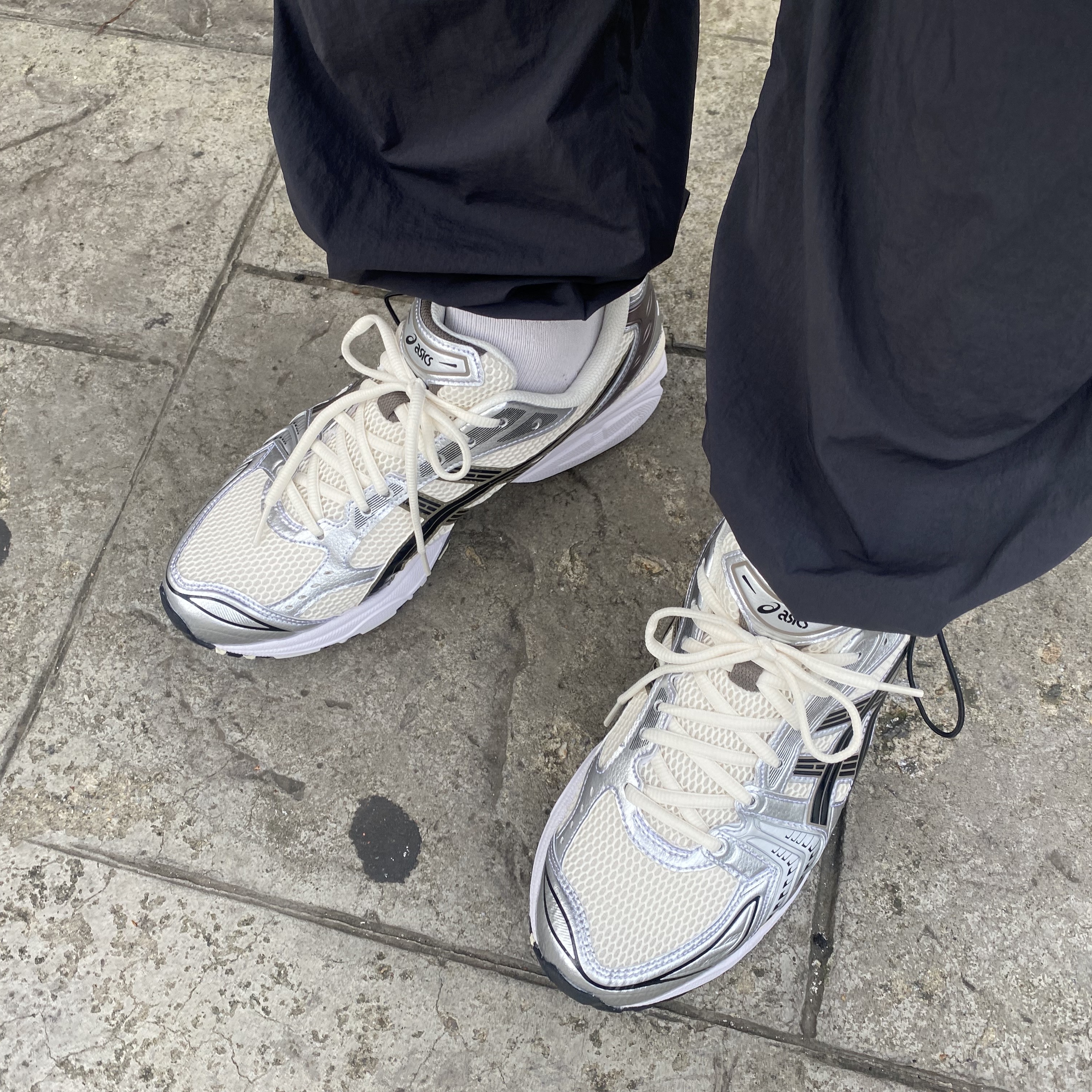 Asics Gel-Kayano 14 Cream Black 착용 스타일