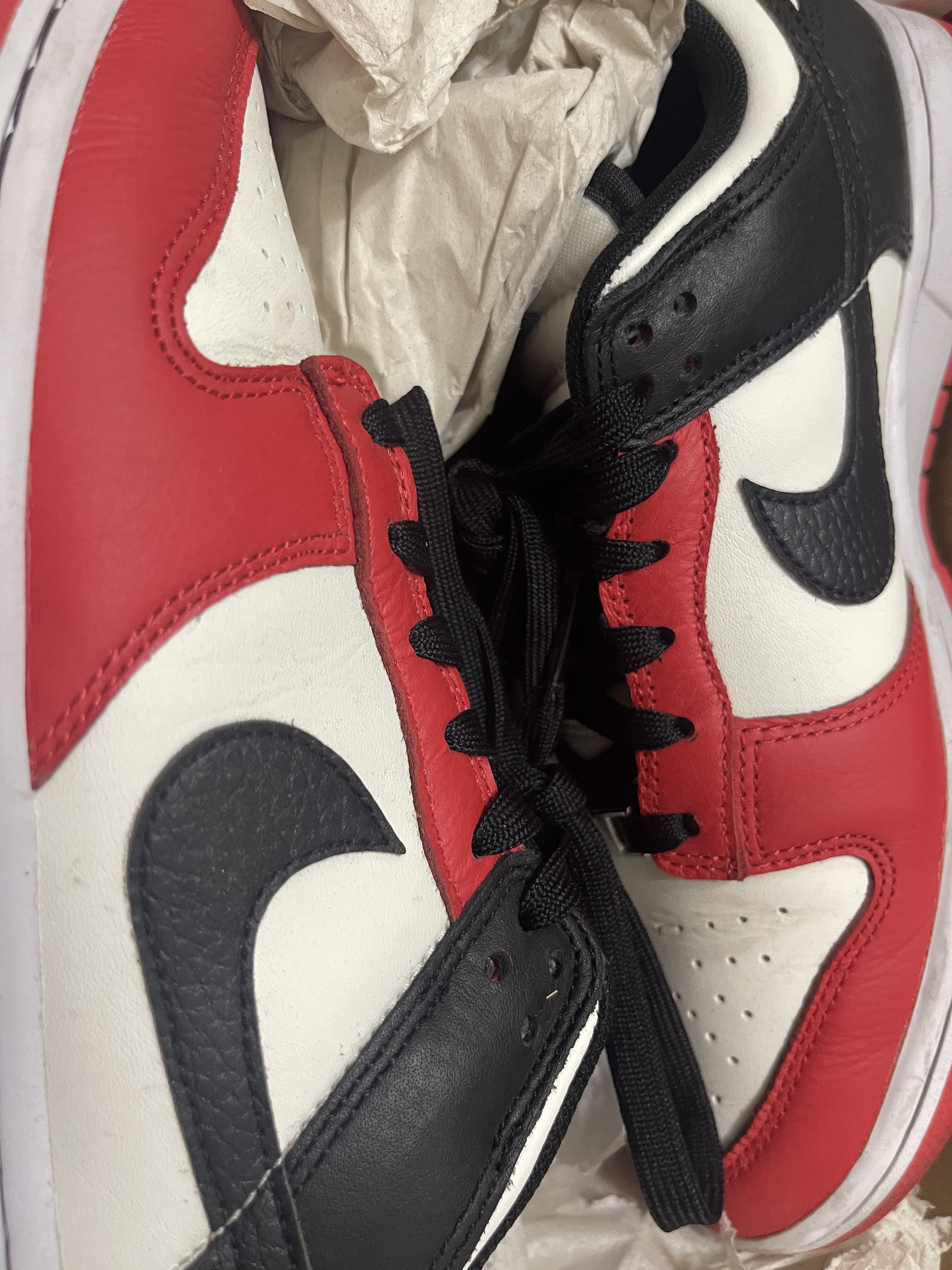 Nike x NBA Dunk Low Retro EMB Black and Chile Red 착용 스타일