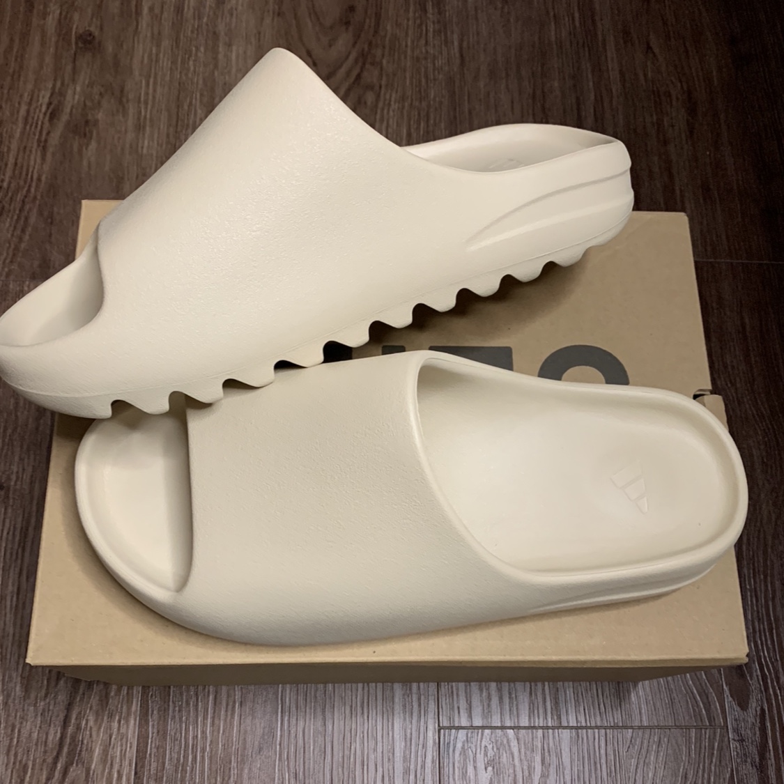 Adidas Yeezy Slide Bone 2022/2023 착용 스타일