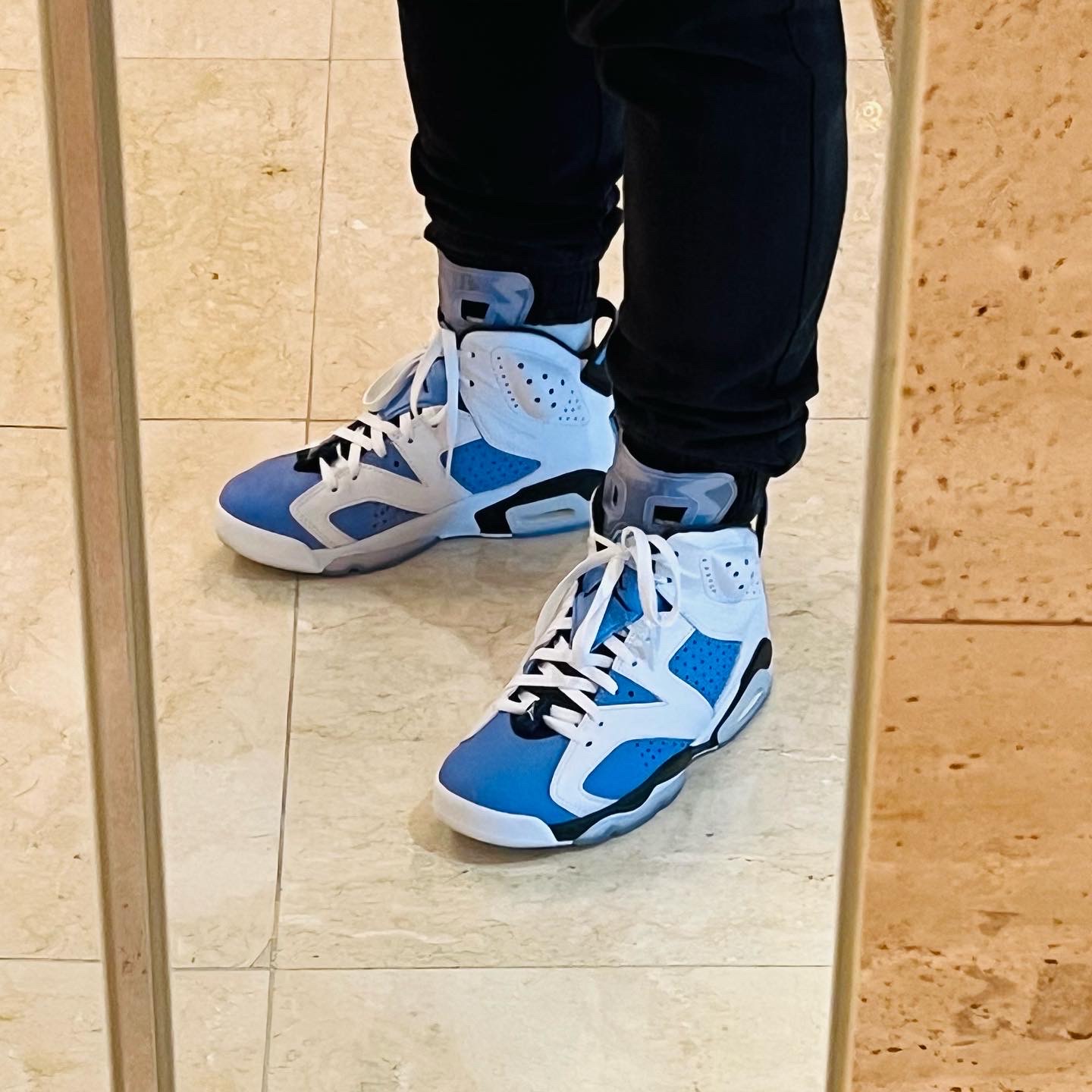 Jordan 6 Retro University Blue 착용 스타일