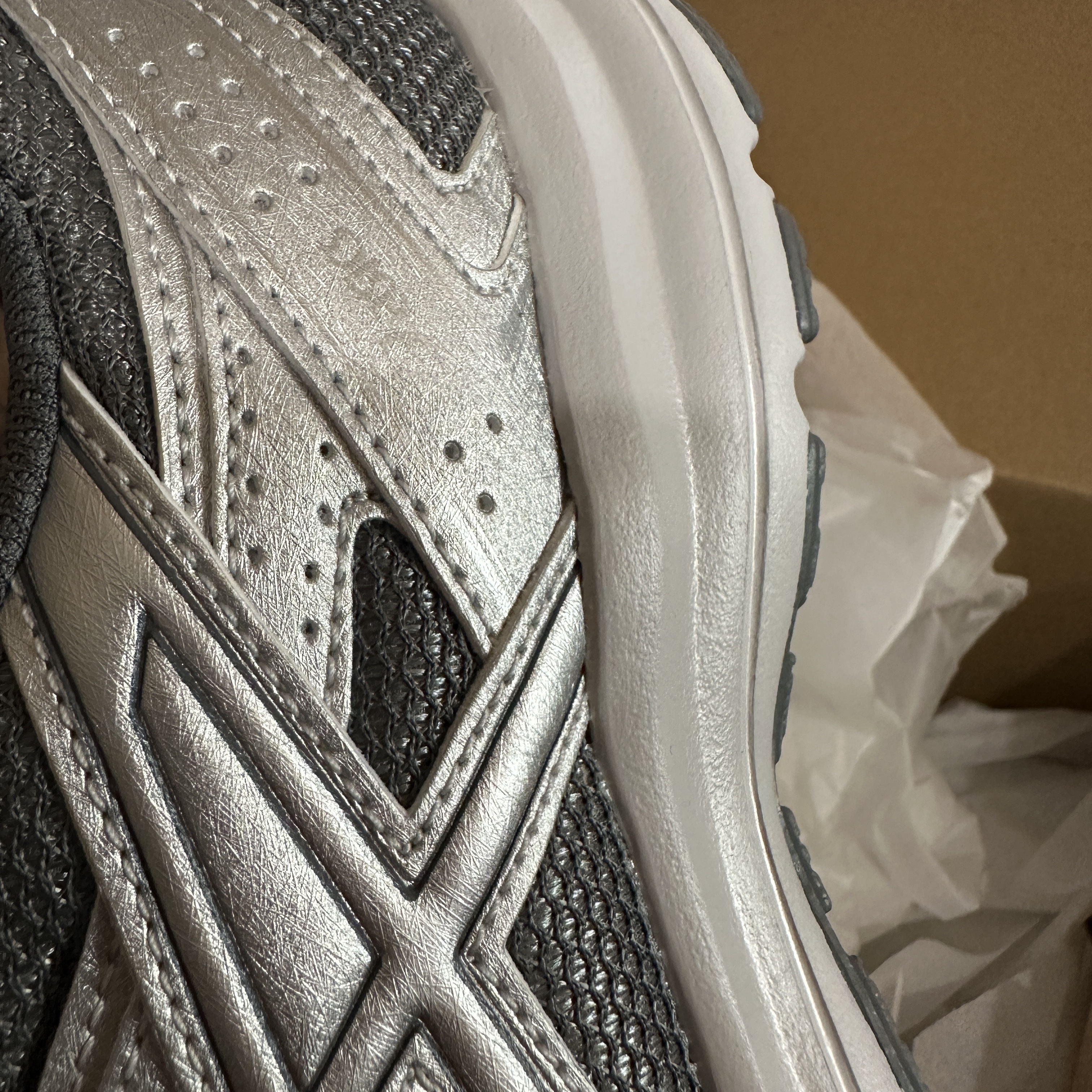 Asics Jog 100 S SMU Sheet Rock Pure Silver - 2E Wide 착용 스타일 - 4