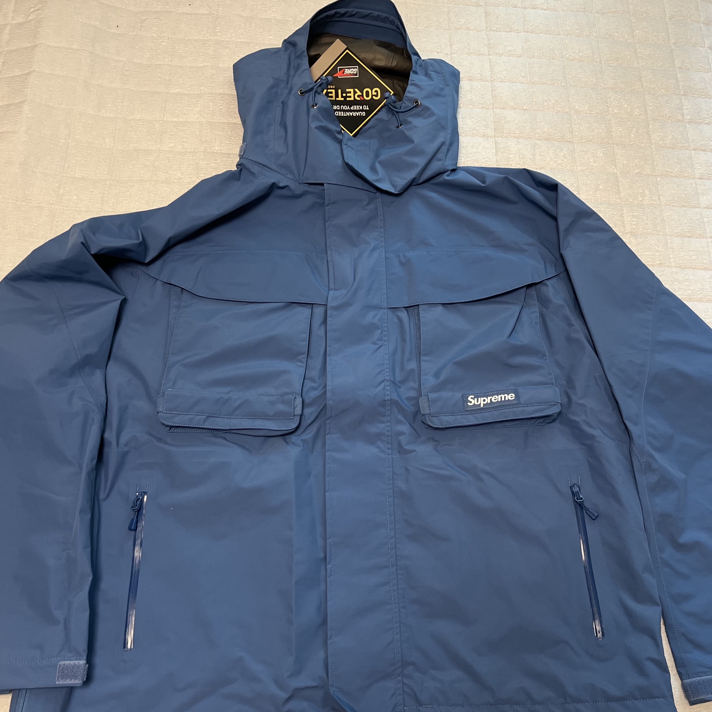 Supreme Gore-Tex Paclite Lightweight Shell Jacket Blue - 23SS 착용 스타일 - 1