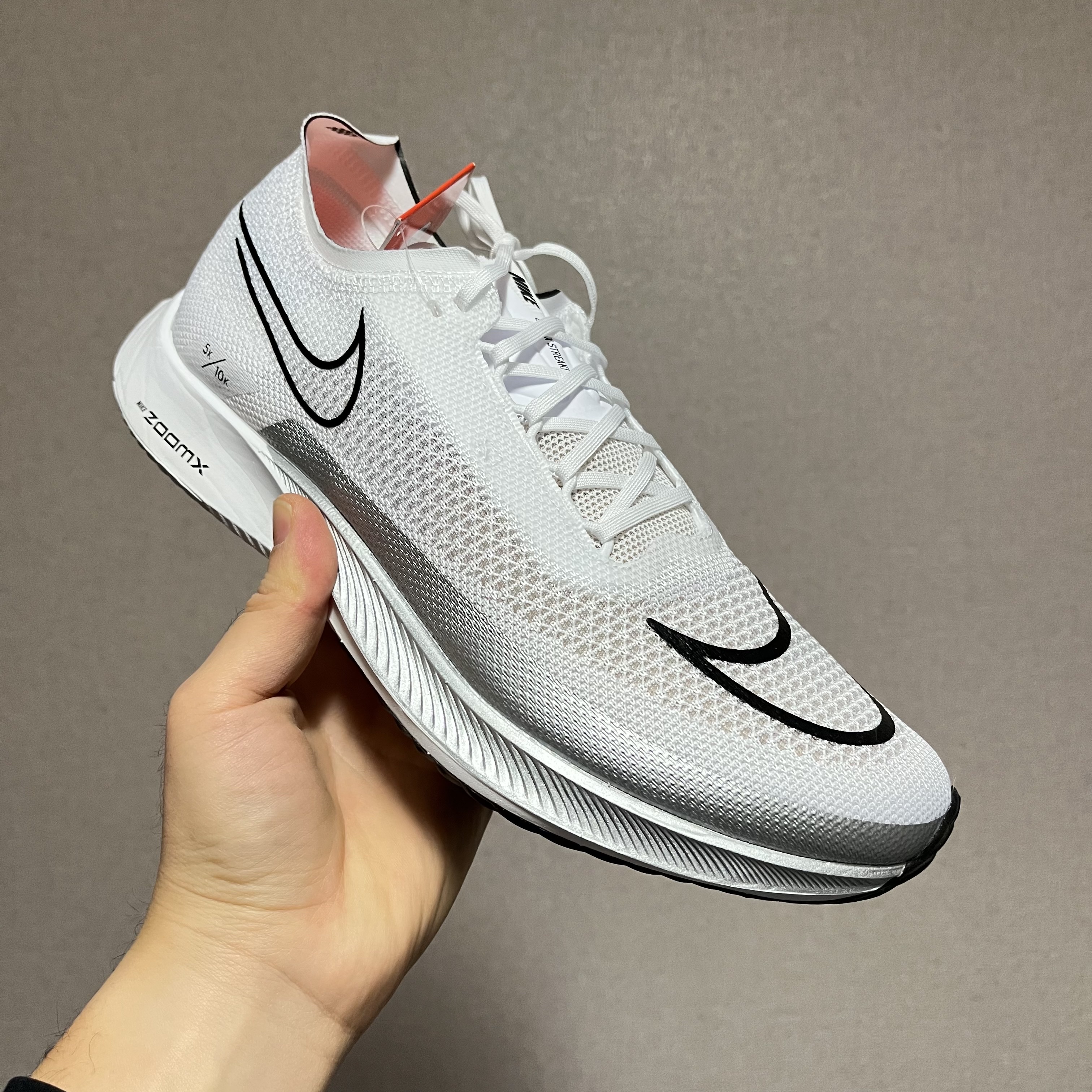Nike ZoomX Streakfly White Metallic Silver 착용 스타일